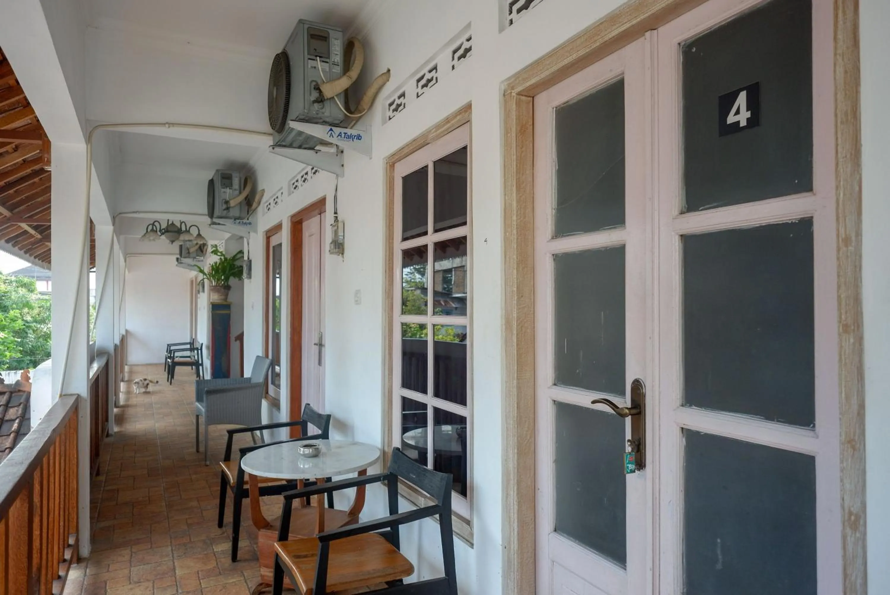 Seating area in RedDoorz near Plengkung Gading 2