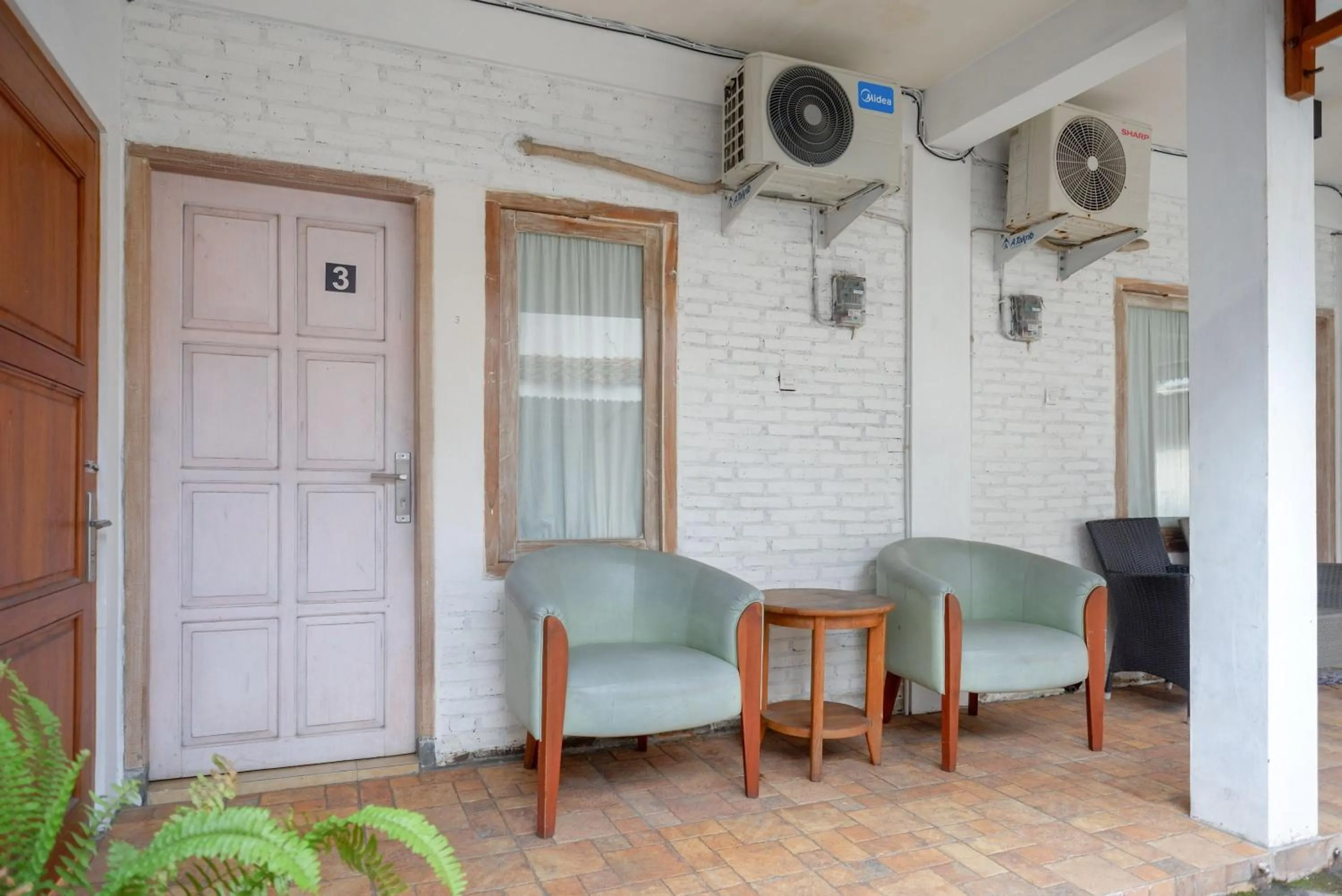 Seating area in RedDoorz near Plengkung Gading 2