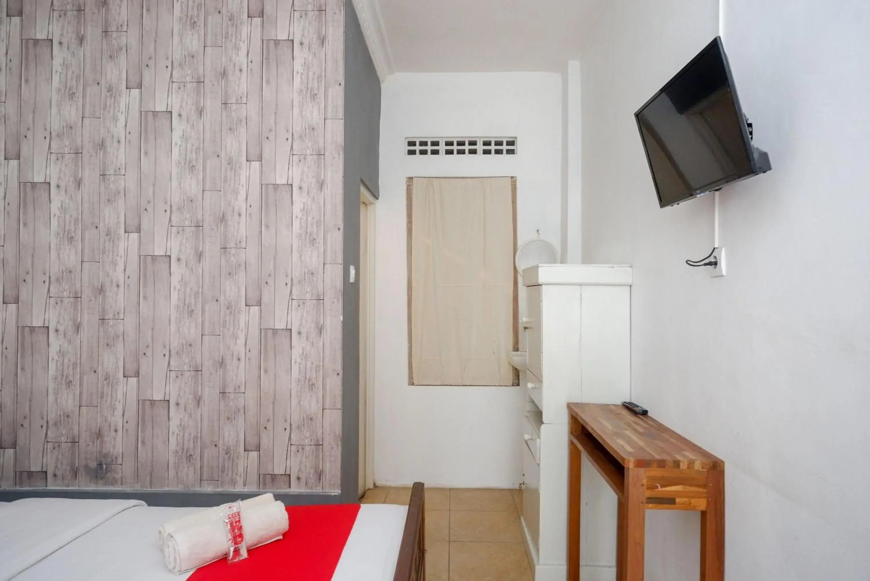 Bedroom, Bed in RedDoorz Syariah near Plengkung Gading 2 Bedroom, Bed in RedDoorz Syariah near Plengkung Gading 2