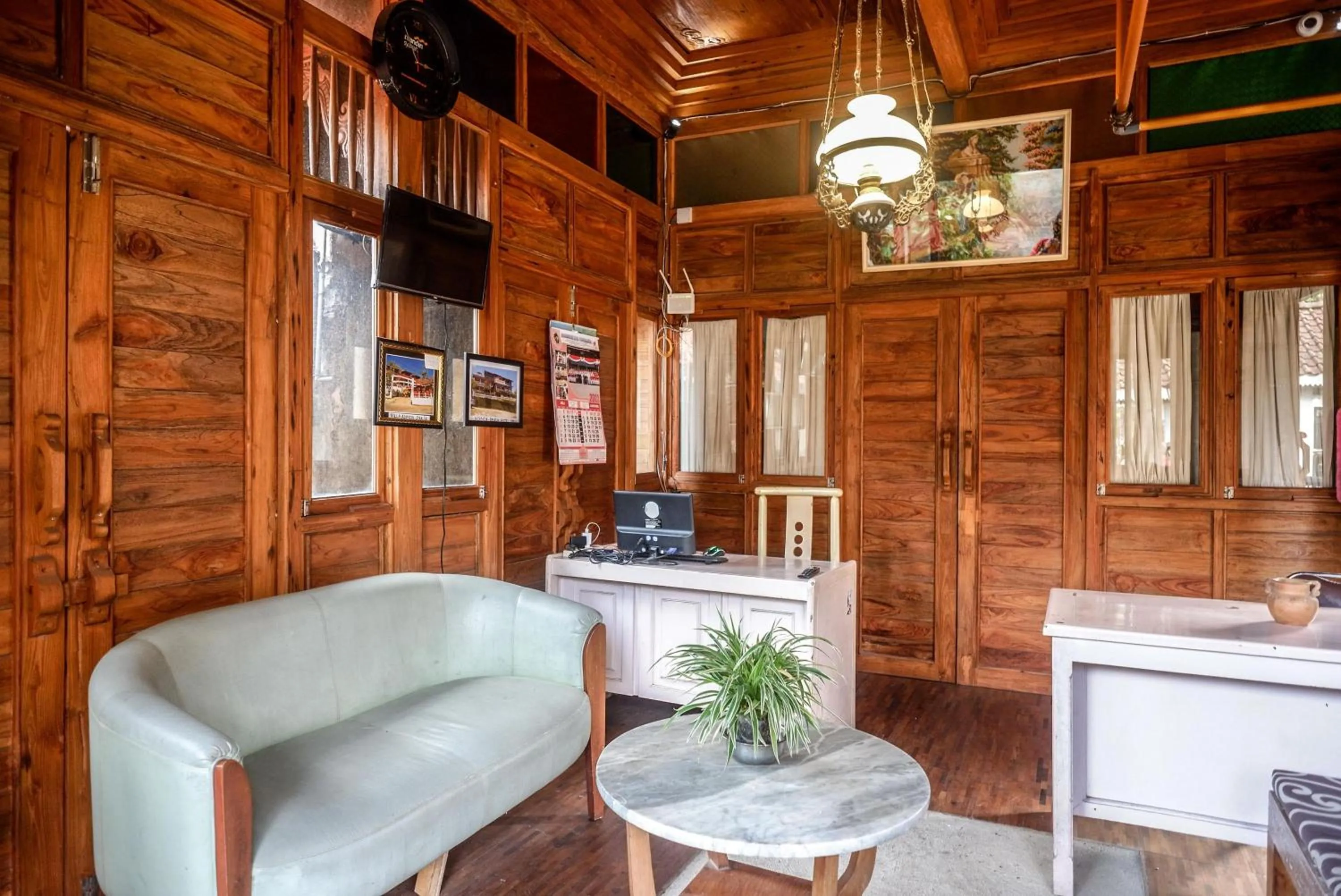 Living room in RedDoorz near Plengkung Gading 2