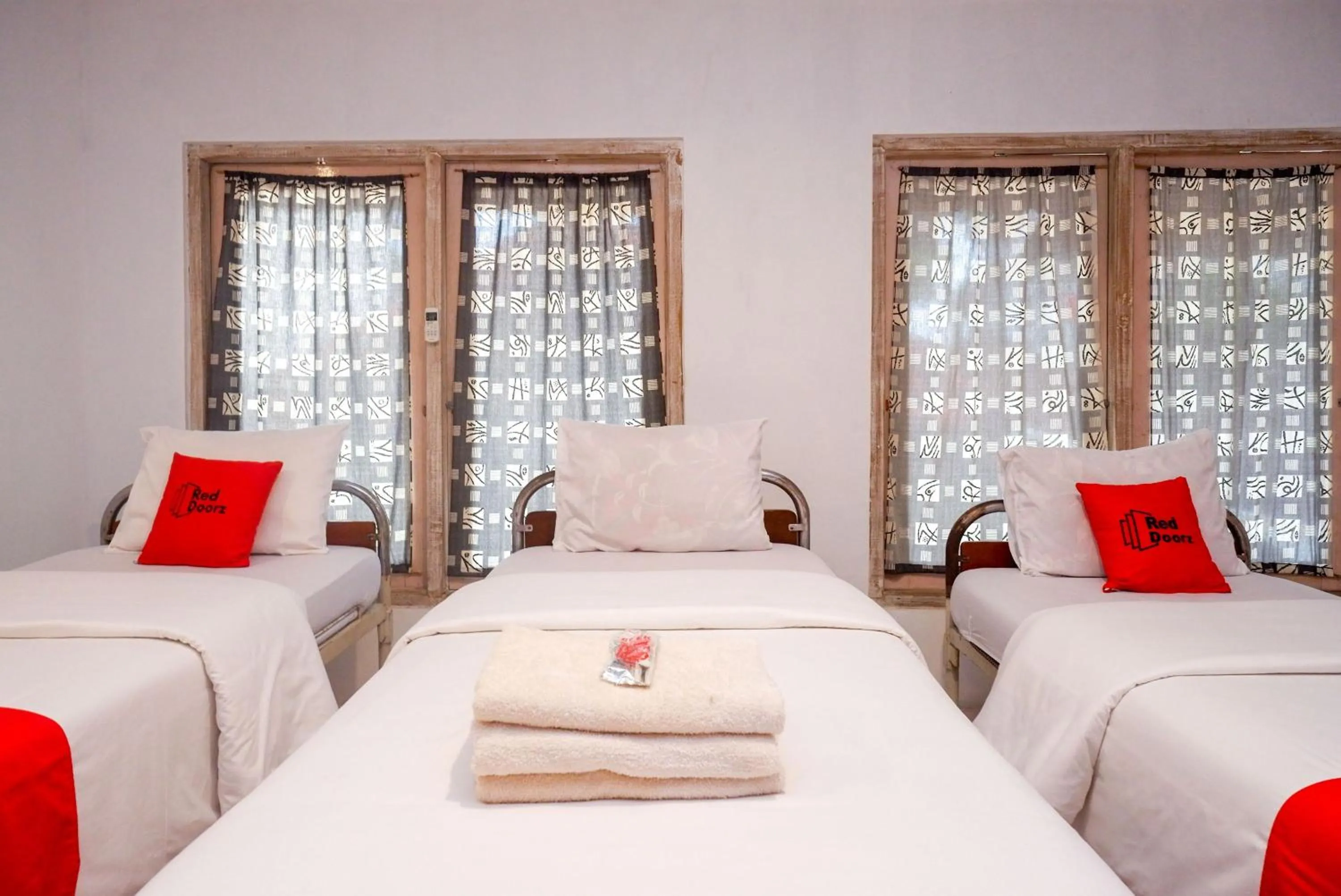 Bedroom, Bed in RedDoorz near Plengkung Gading 2