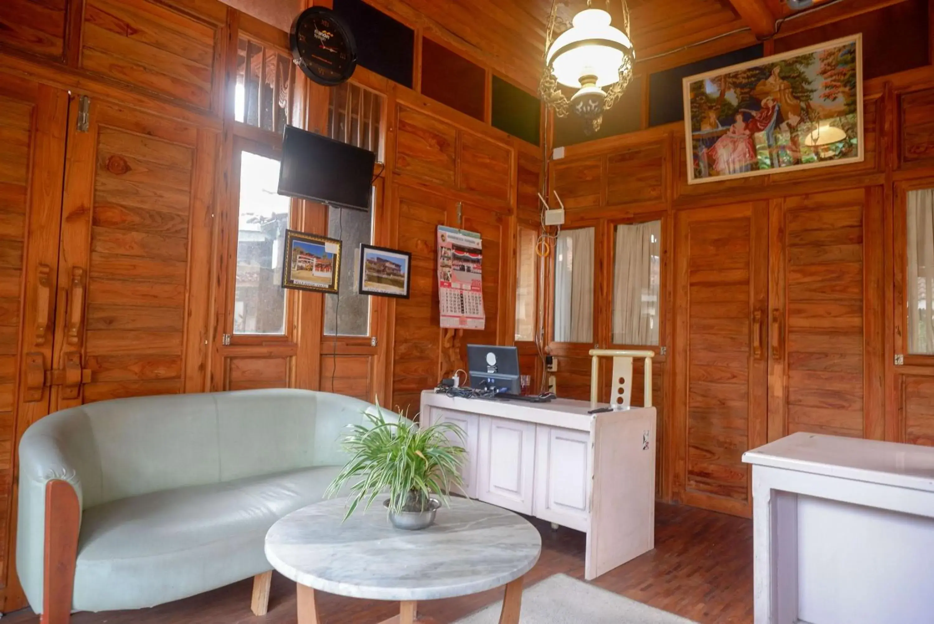 Lobby or reception in RedDoorz Syariah near Plengkung Gading 2 Lobby or reception in RedDoorz Syariah near Plengkung Gading 2