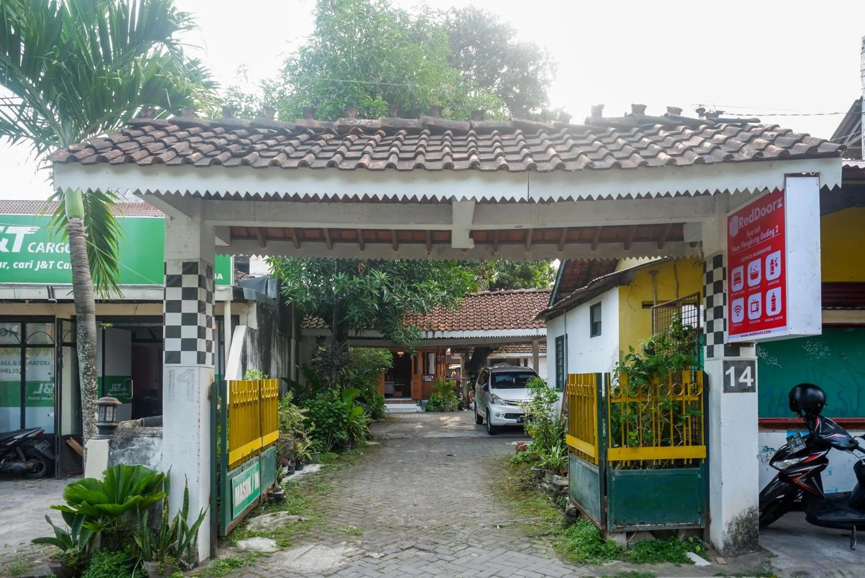 Property building in RedDoorz near Plengkung Gading 2