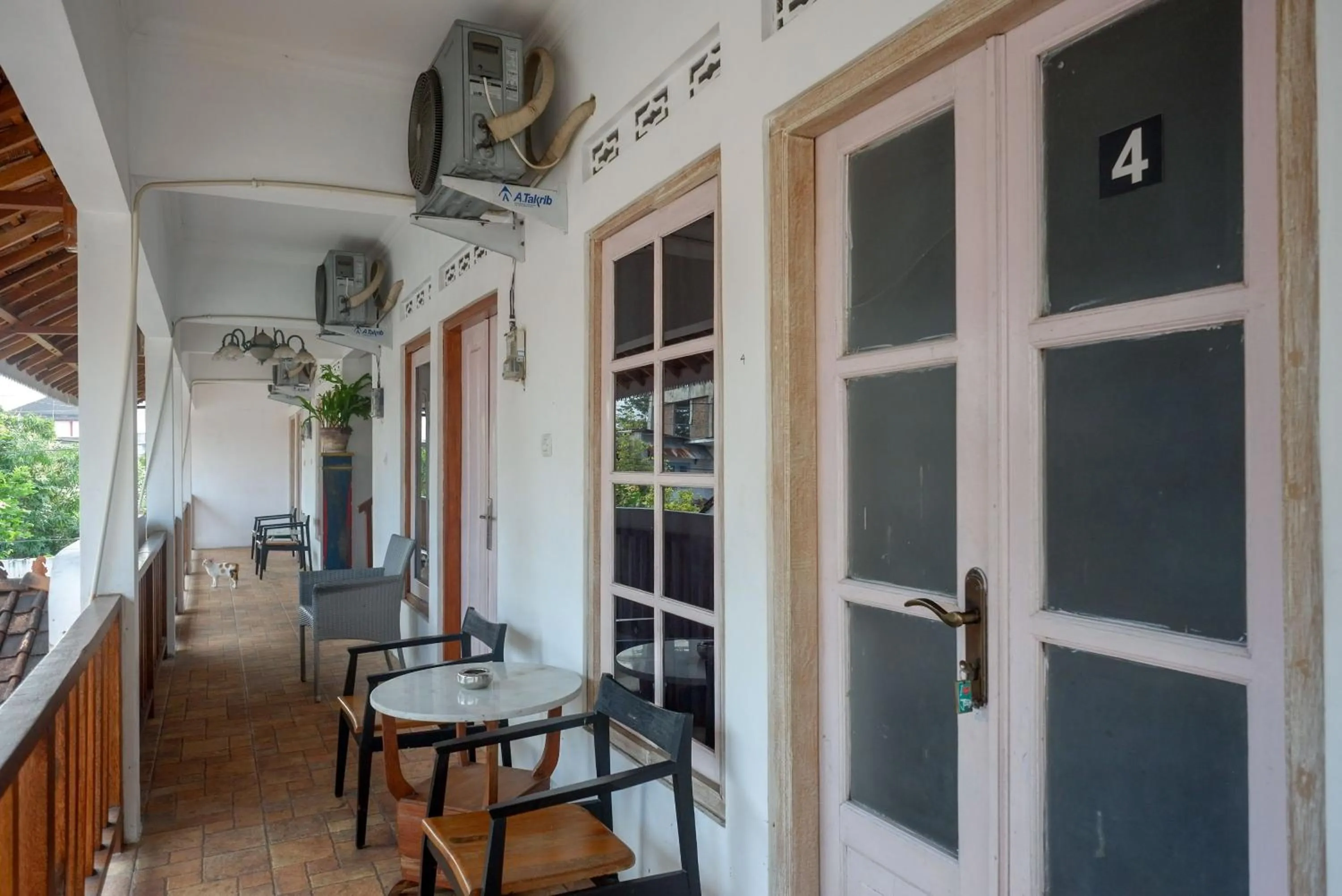 Seating area in RedDoorz near Plengkung Gading 2