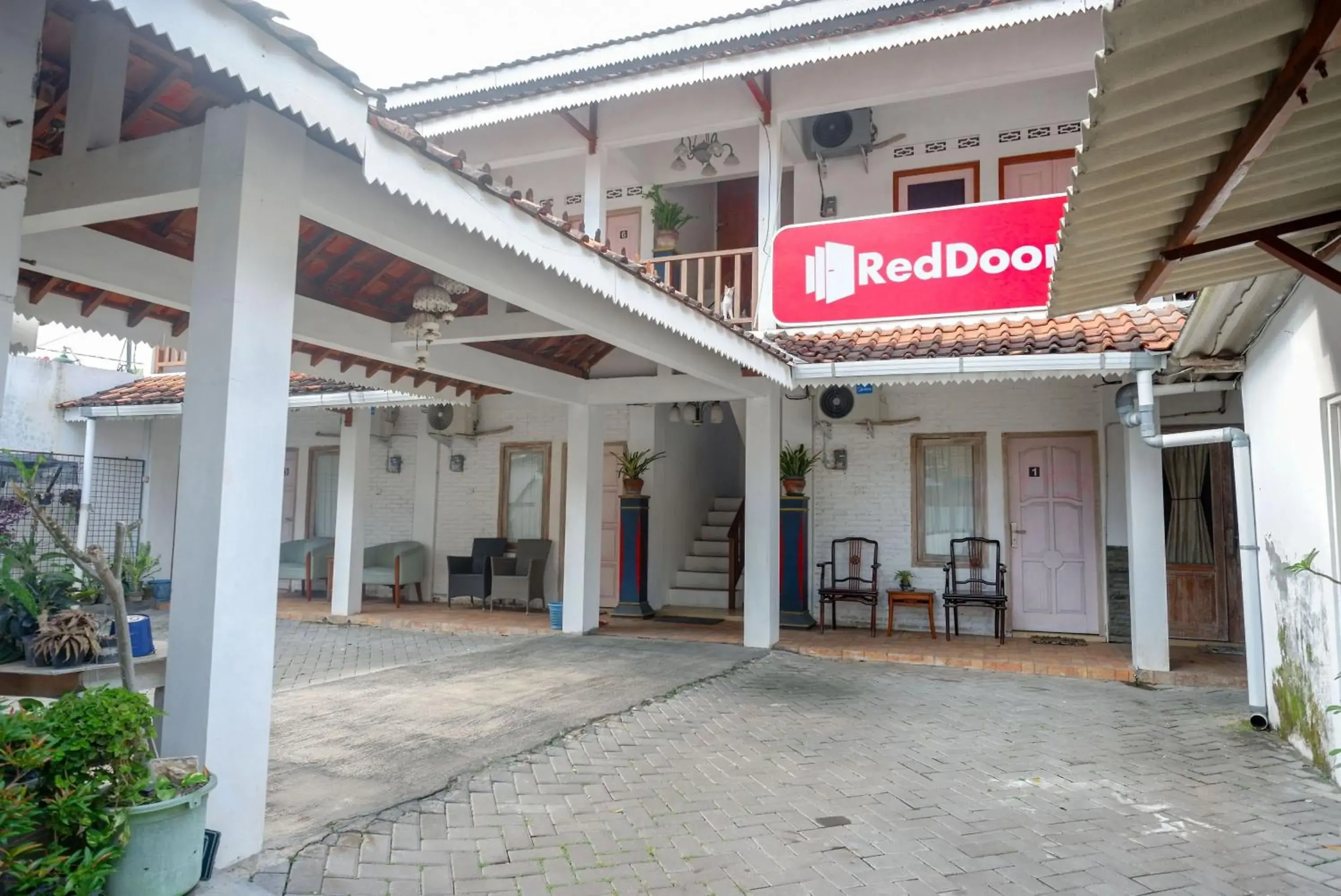 Property building in RedDoorz Syariah near Plengkung Gading 2 Property building in RedDoorz Syariah near Plengkung Gading 2