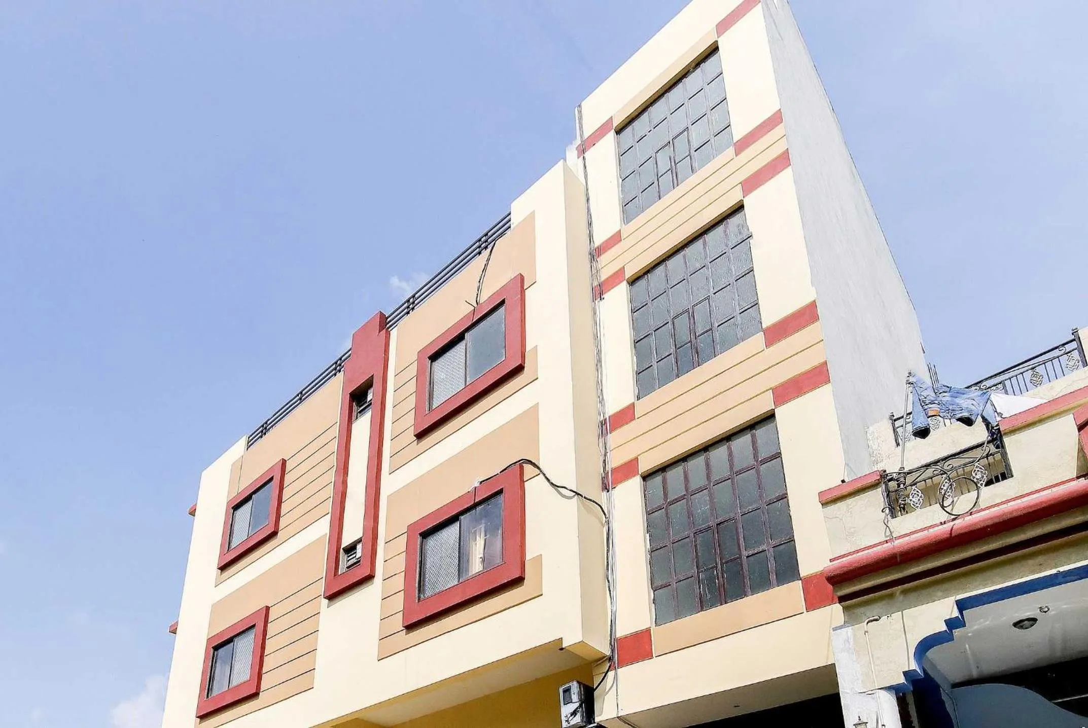 Facade/entrance in Hotel O Udaipur Valley