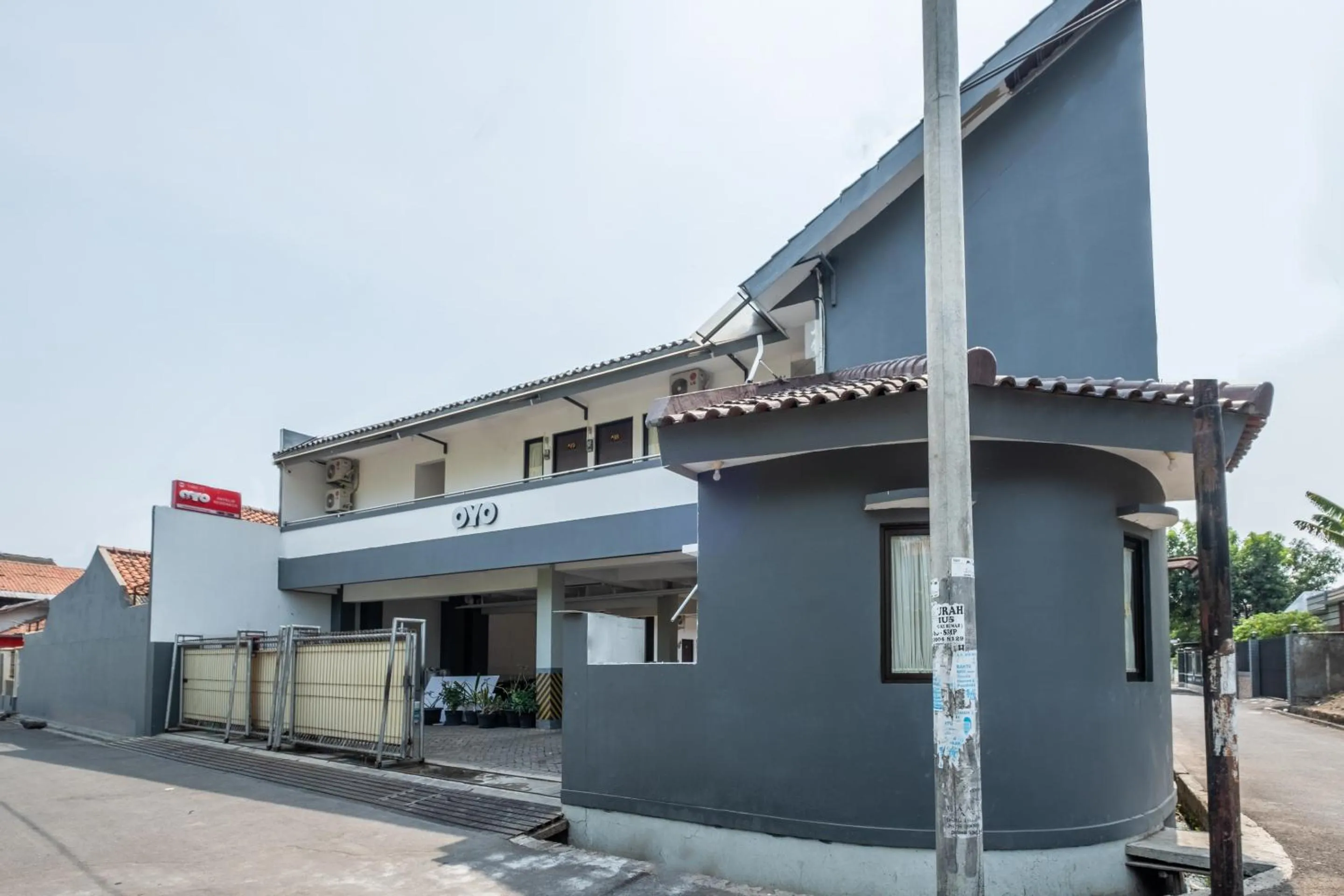 Facade/entrance, Property Building in Super OYO 1460 Anyelir Residence