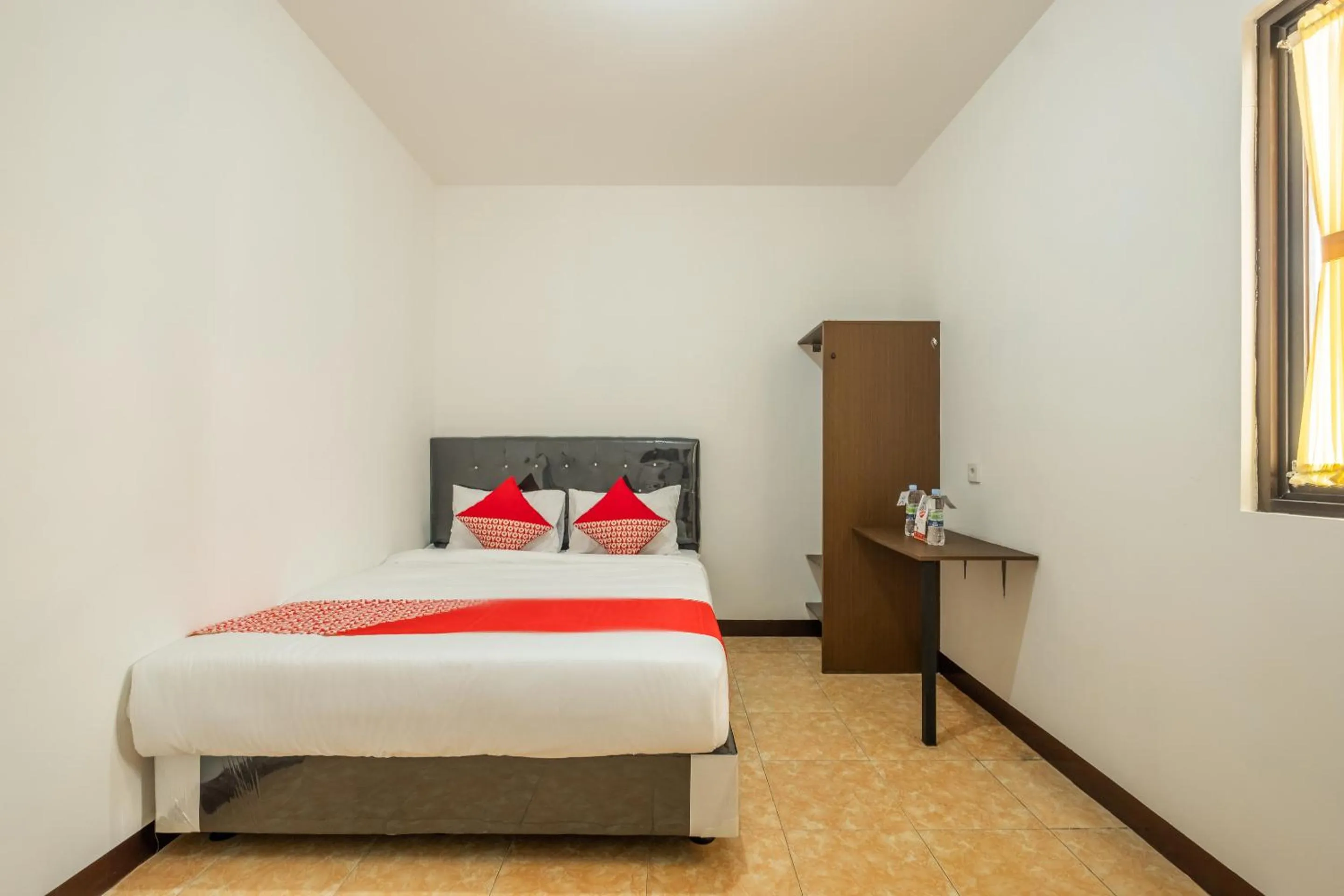 Bedroom in Super OYO 1460 Anyelir Residence