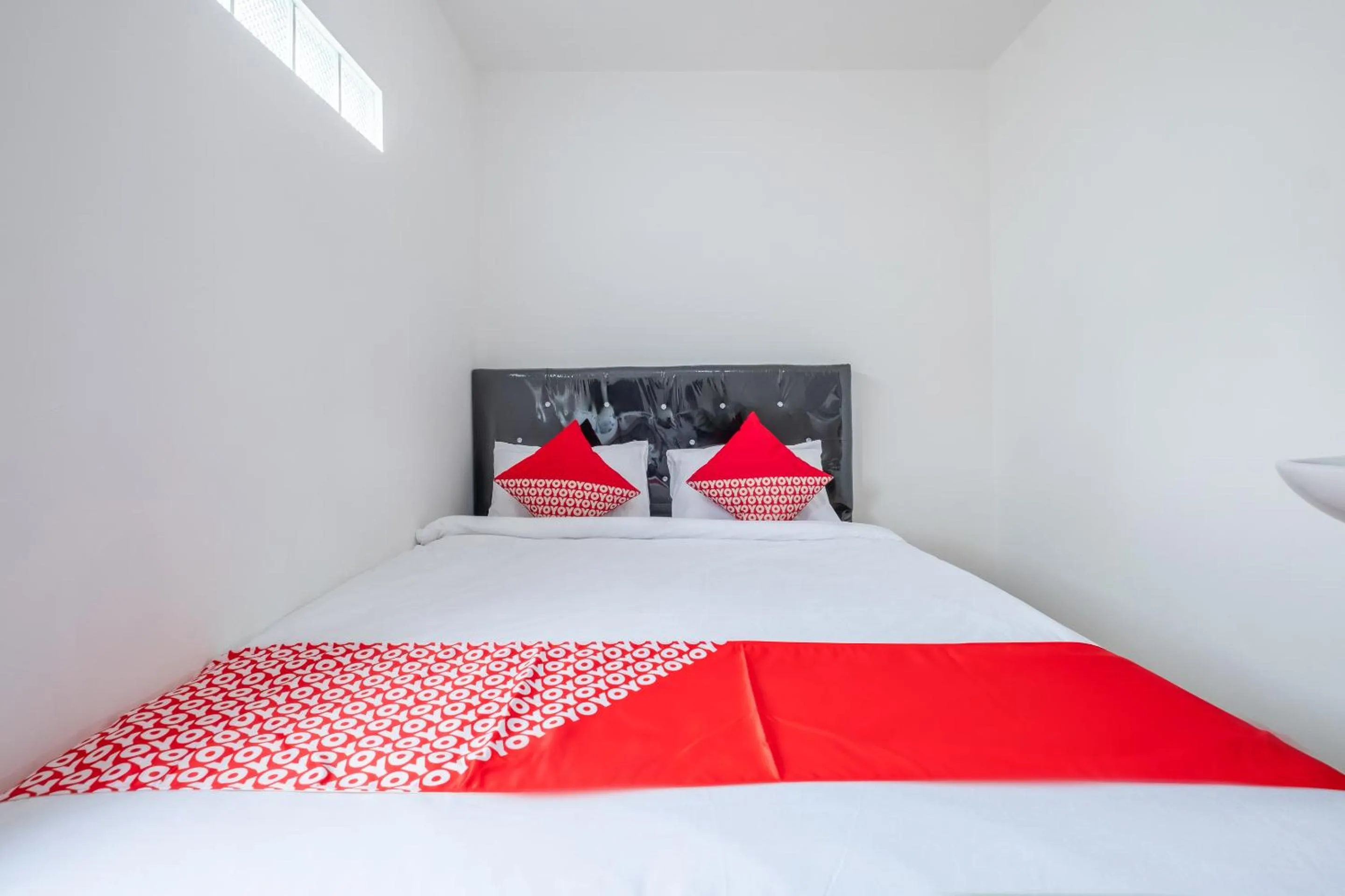 Bedroom in Super OYO 1460 Anyelir Residence