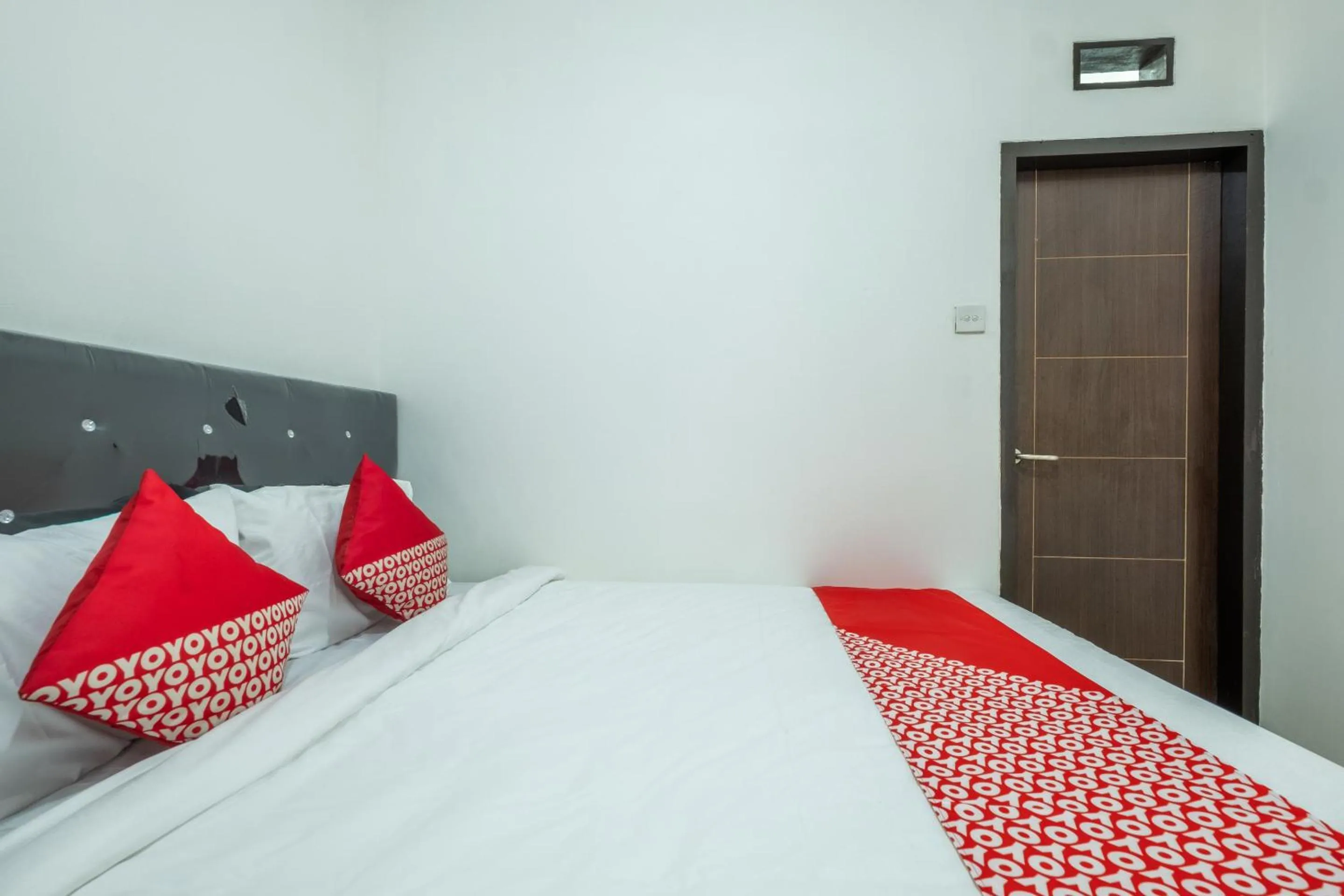 Bedroom in Super OYO 1460 Anyelir Residence
