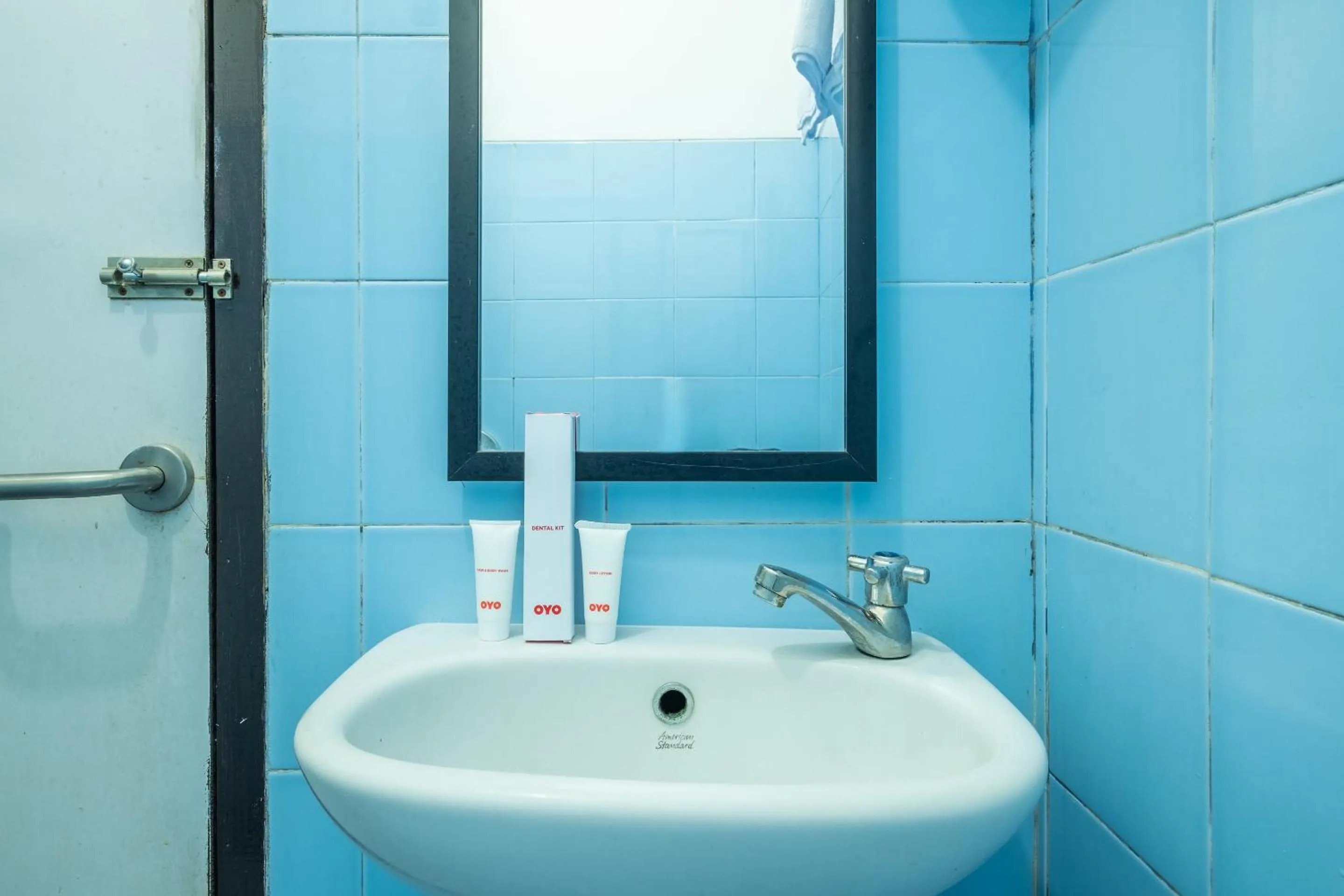 Bathroom in Super OYO 1460 Anyelir Residence