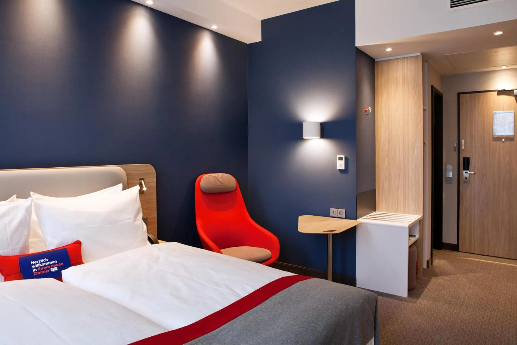 Photo of the whole room, Bed in Holiday Inn Express - Kaiserslautern by IHG
