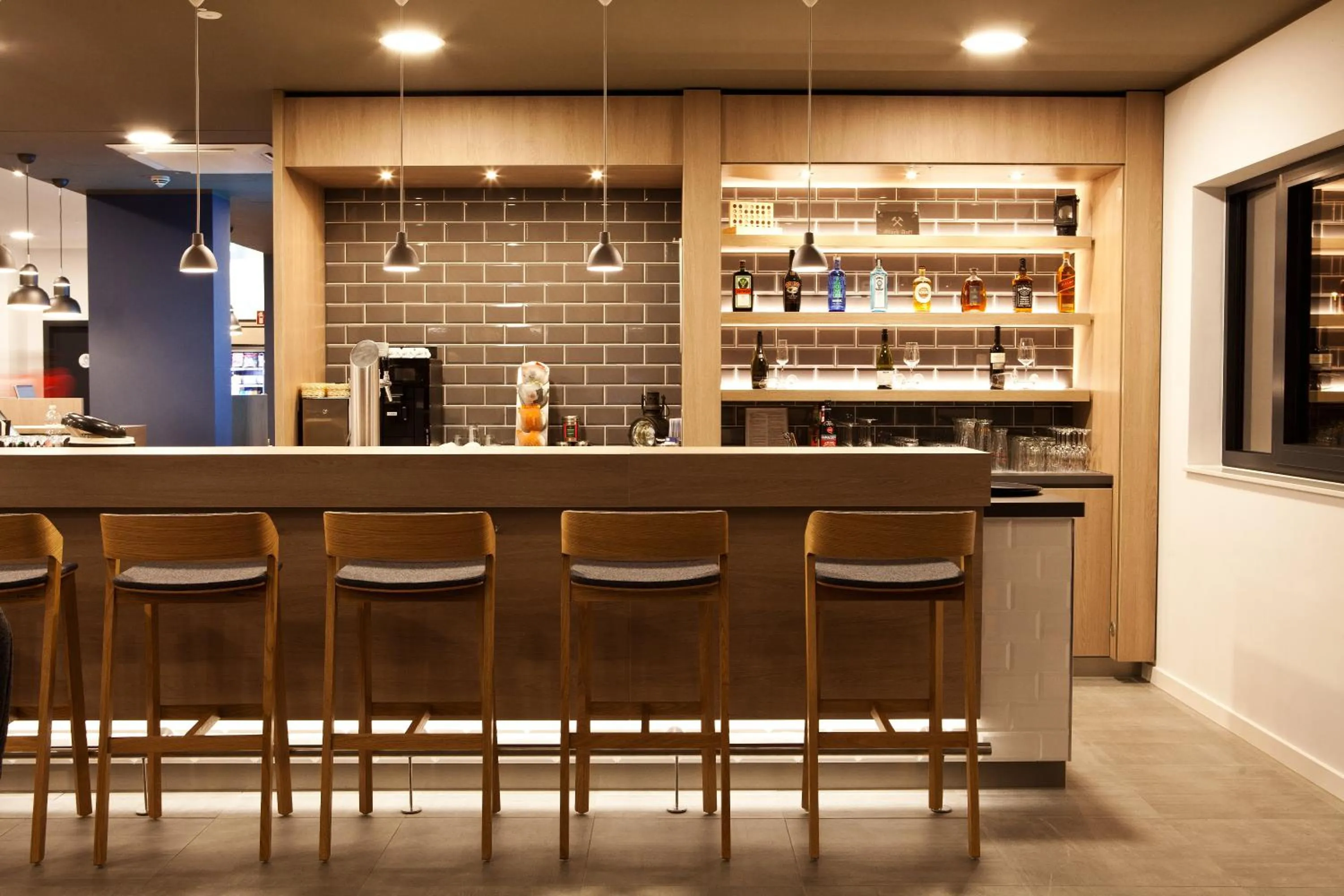Lounge or bar in Holiday Inn Express - Kaiserslautern by IHG