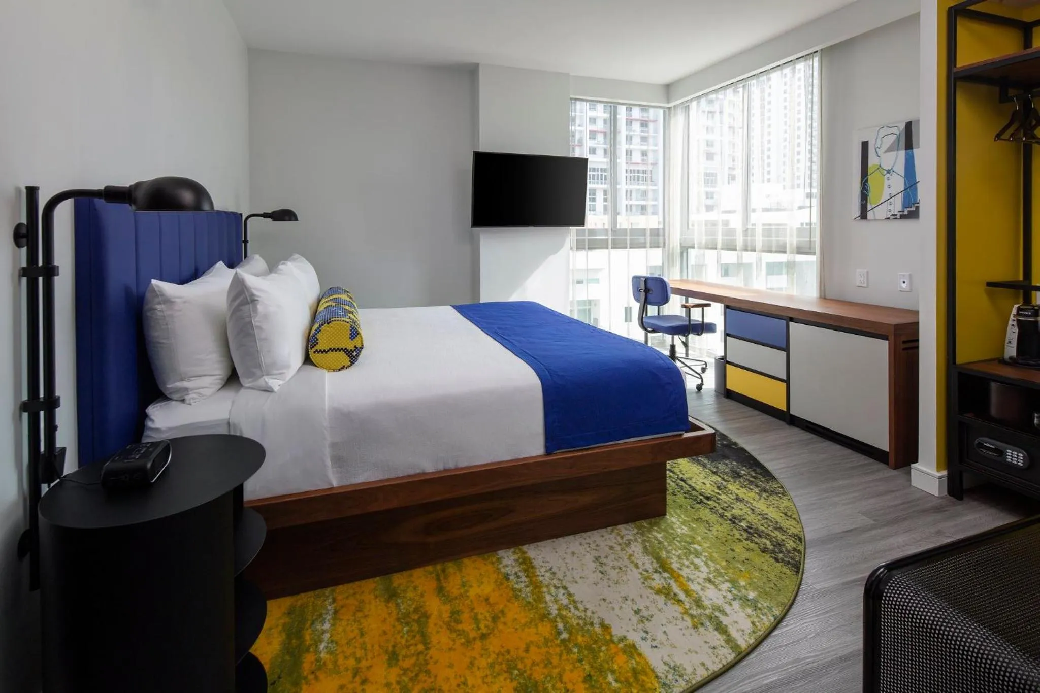 Photo of the whole room, Bed in Hotel Indigo Miami Brickell by IHG