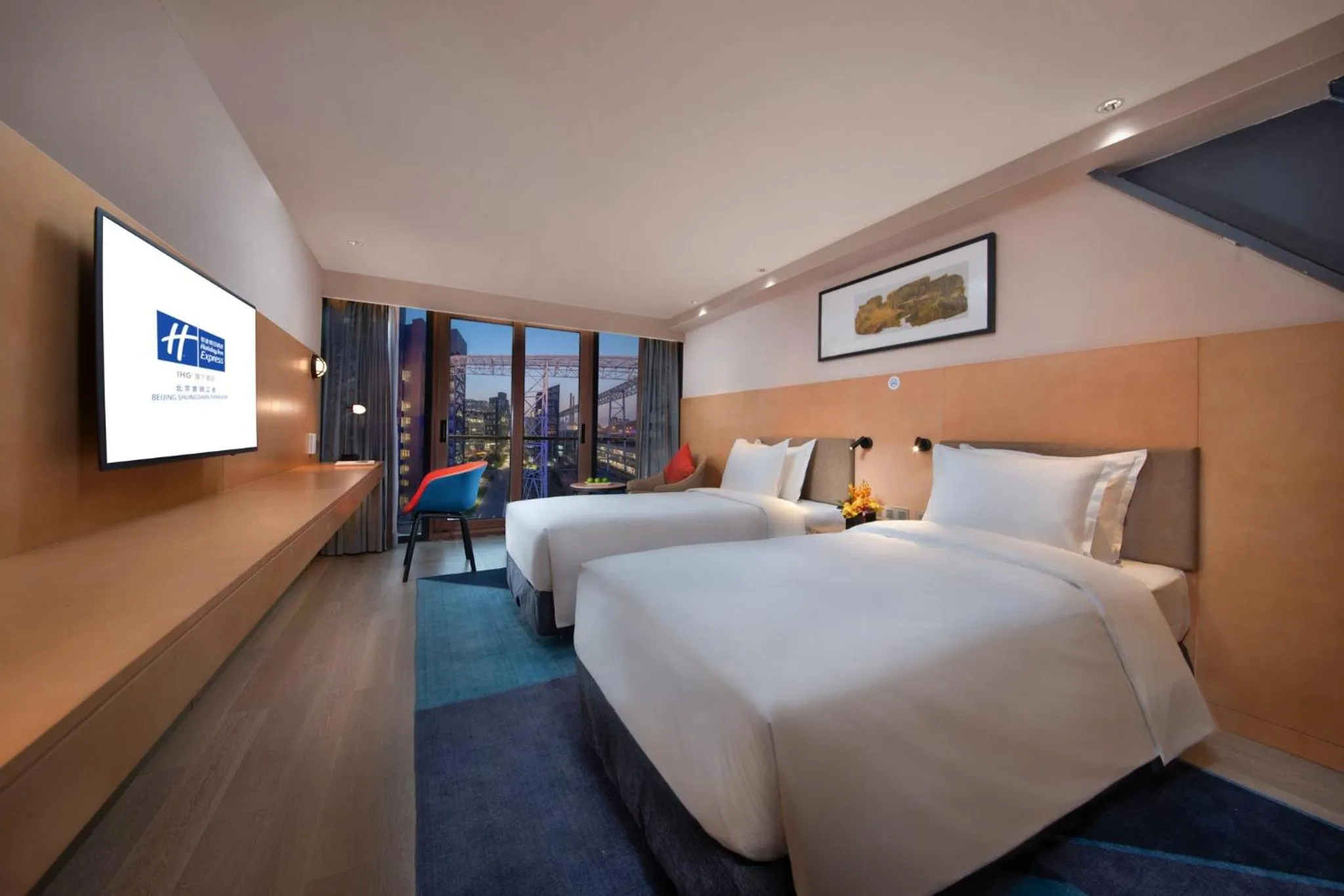 Photo of the whole room, Bed in Holiday Inn Express Beijing Shijingshan Lakeview by IHG