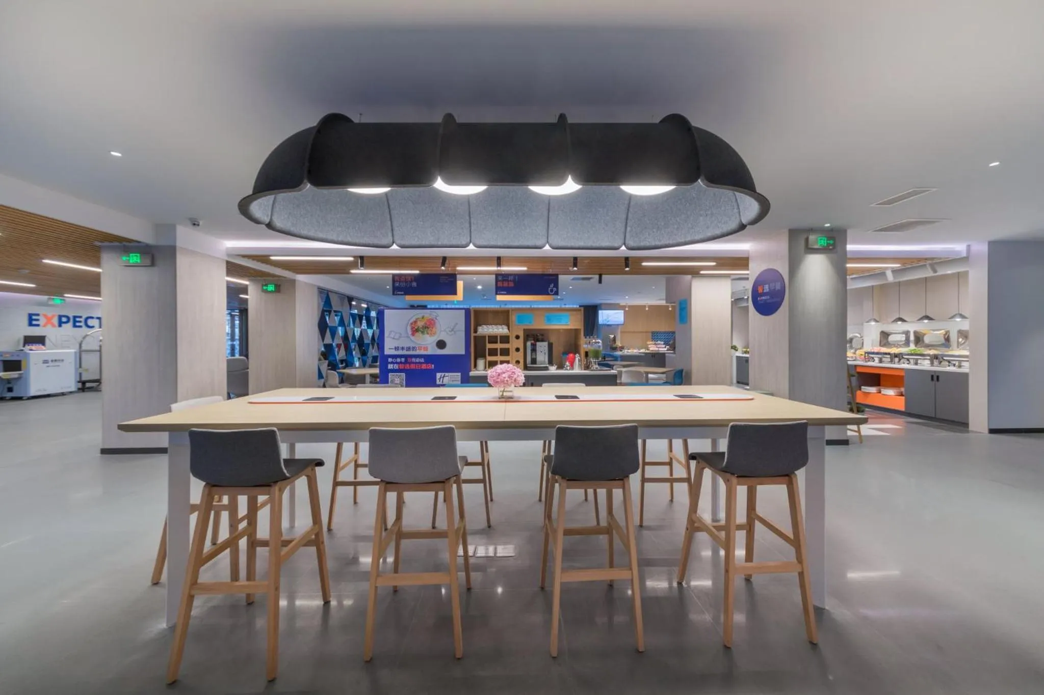 Restaurant/places to eat in Holiday Inn Express Beijing Shijingshan Lakeview by IHG