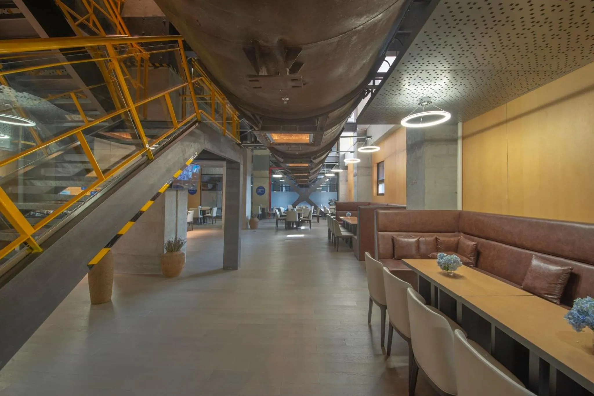 Restaurant/places to eat in Holiday Inn Express Beijing Shijingshan Lakeview by IHG