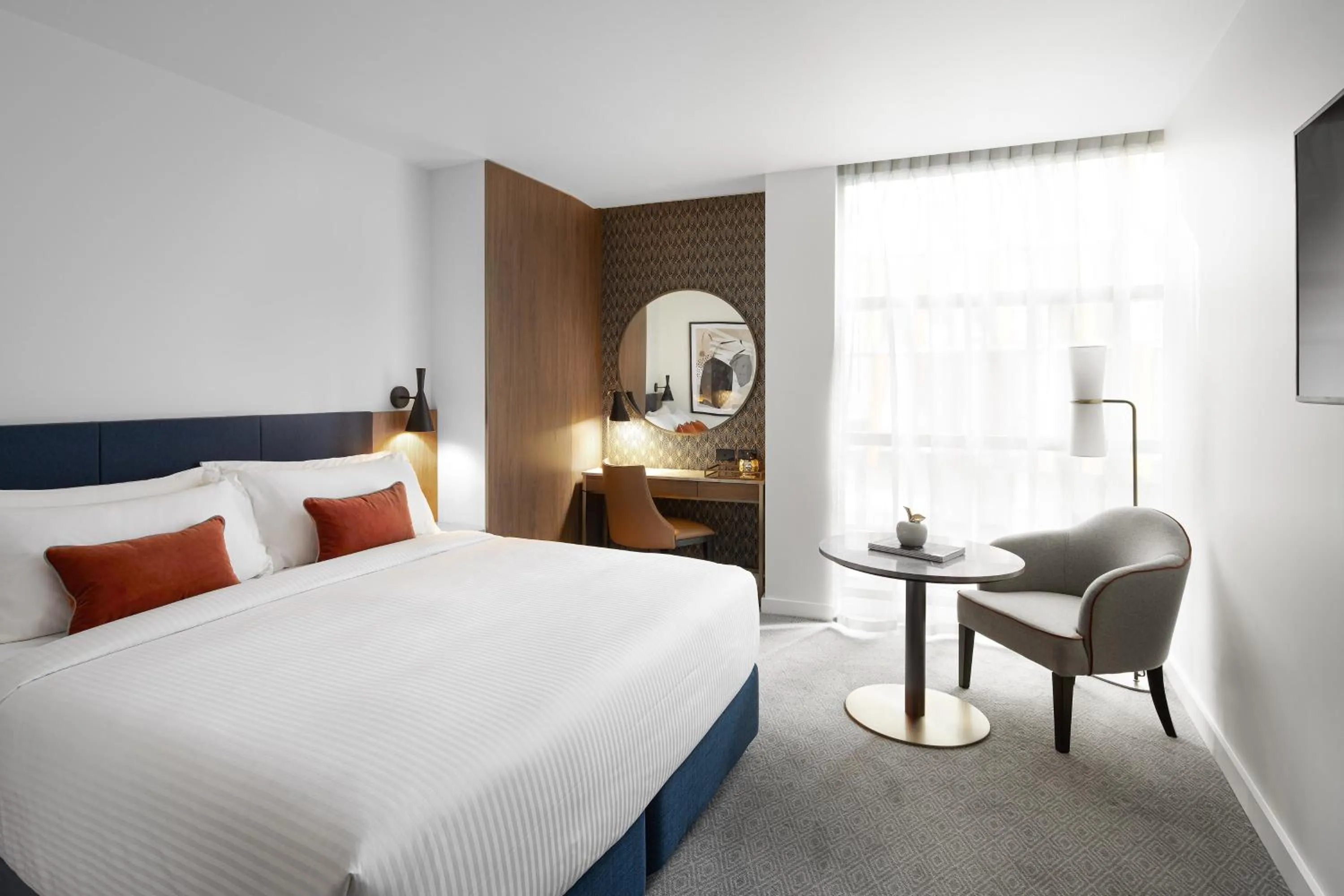Photo of the whole room, Bed in Crowne Plaza Sydney Darling Harbour by IHG