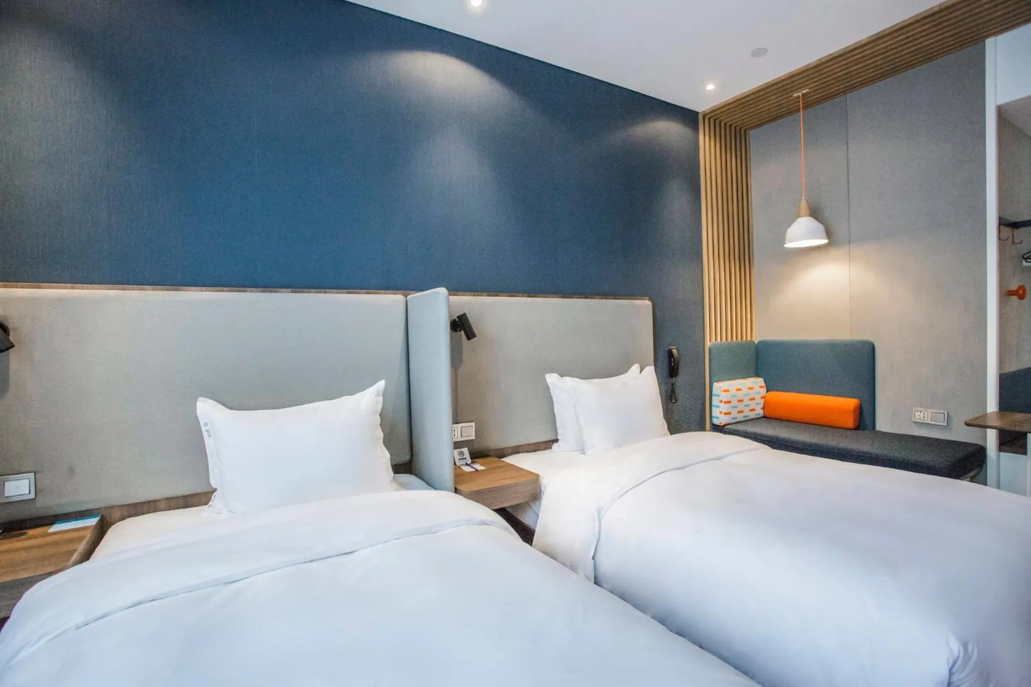 Photo of the whole room, Bed in Holiday Inn Express Hangzhou Xixi Tourism Zone by IHG