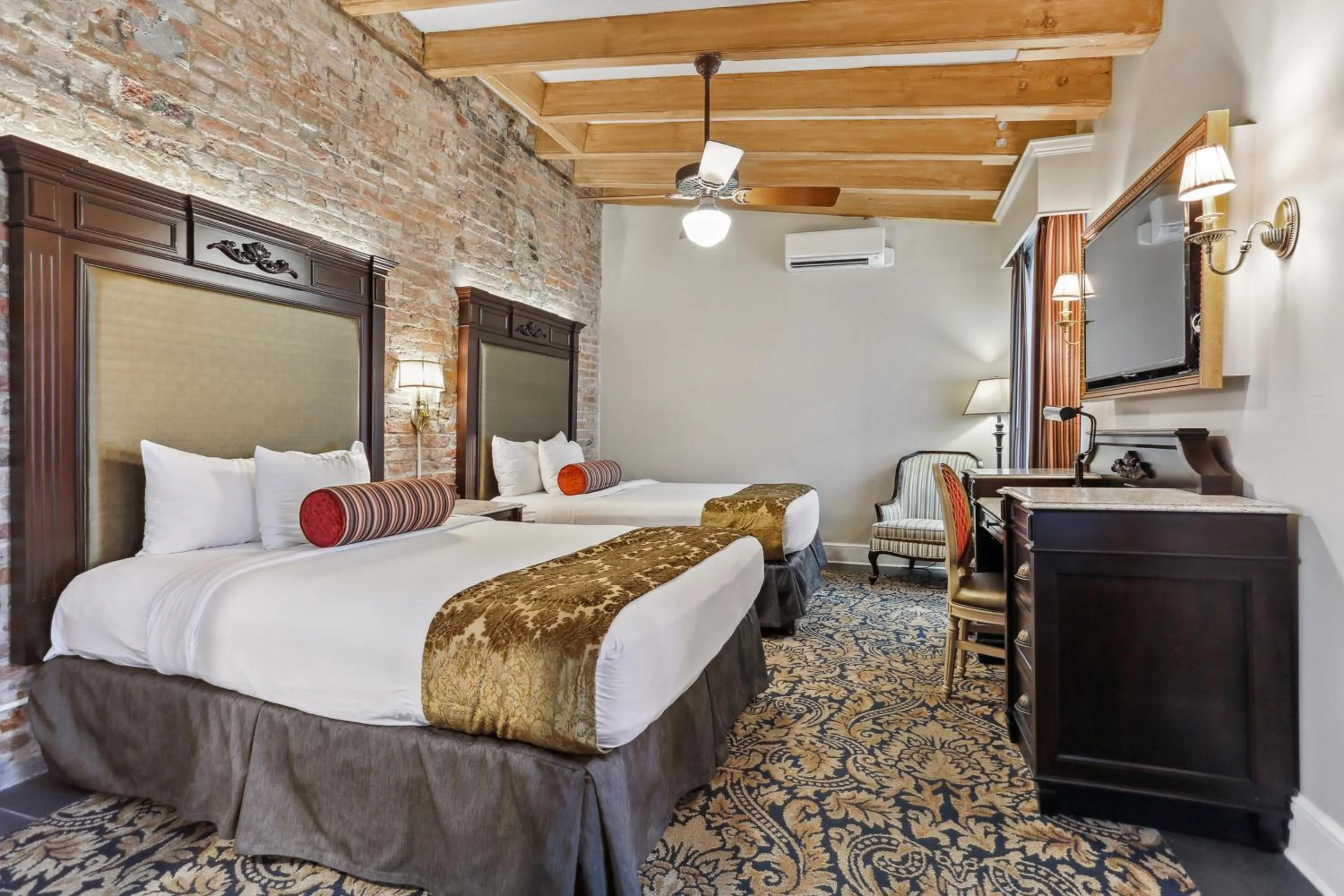 Bed in Place D'Armes Hotel