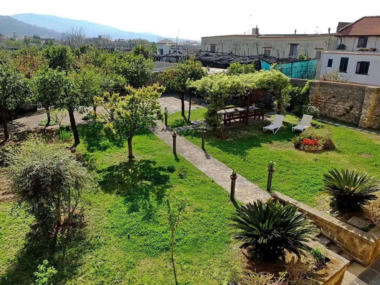 Garden view in B&B Villa Elisa