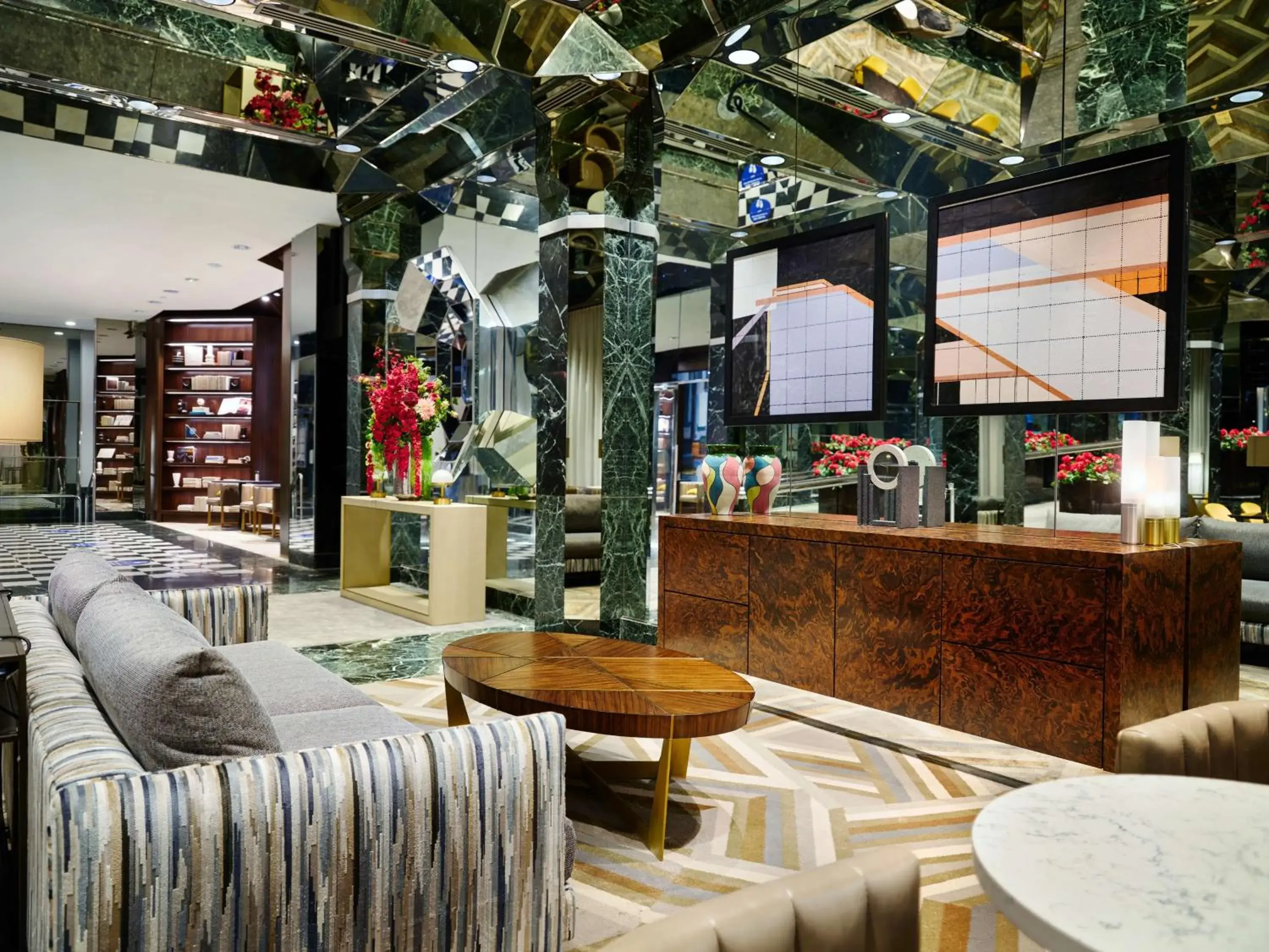 Lobby or reception in Millennium Hilton New York One UN Plaza Lobby or reception in Millennium Hilton New York One UN Plaza