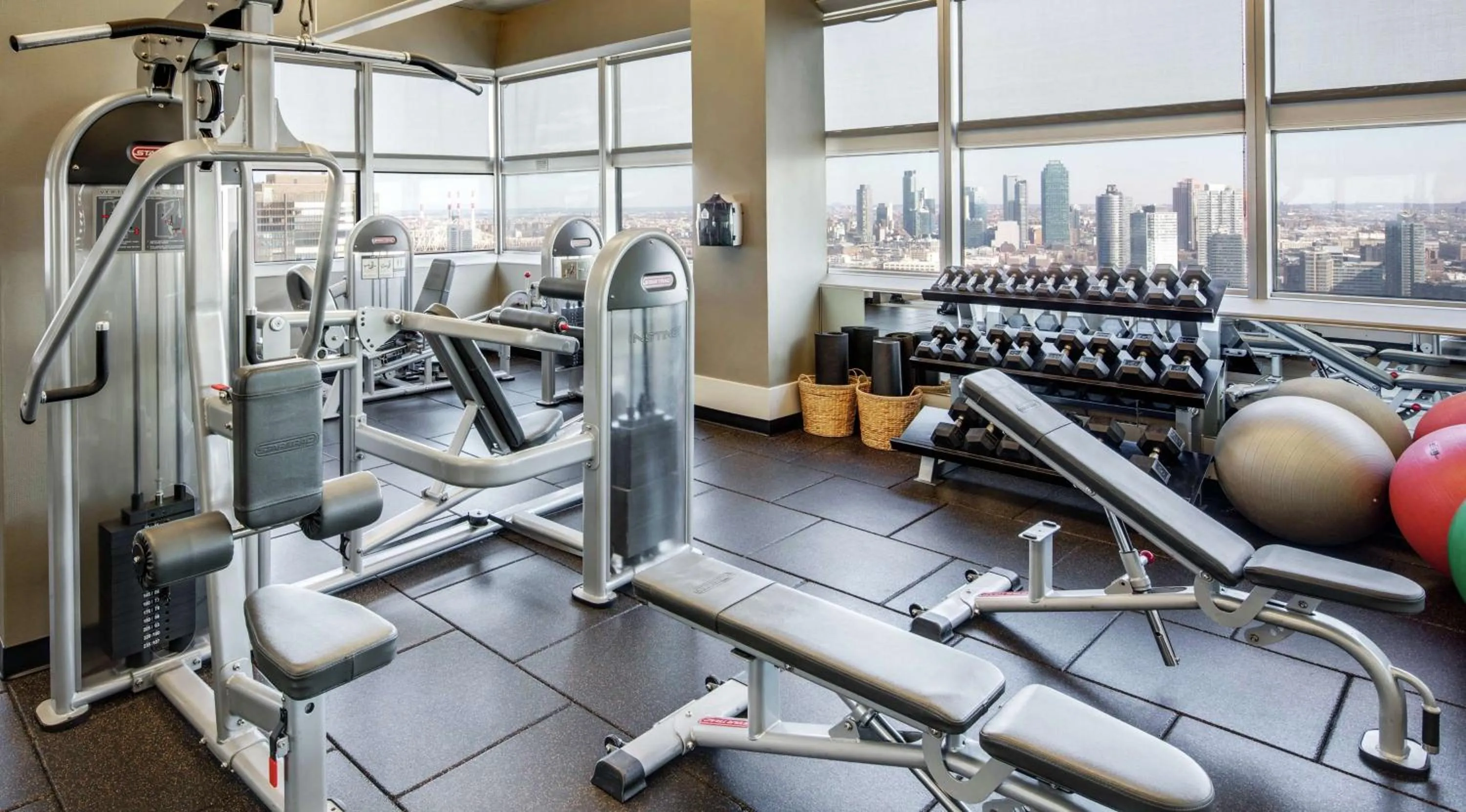 Fitness centre/facilities in Millennium Hilton New York One UN Plaza