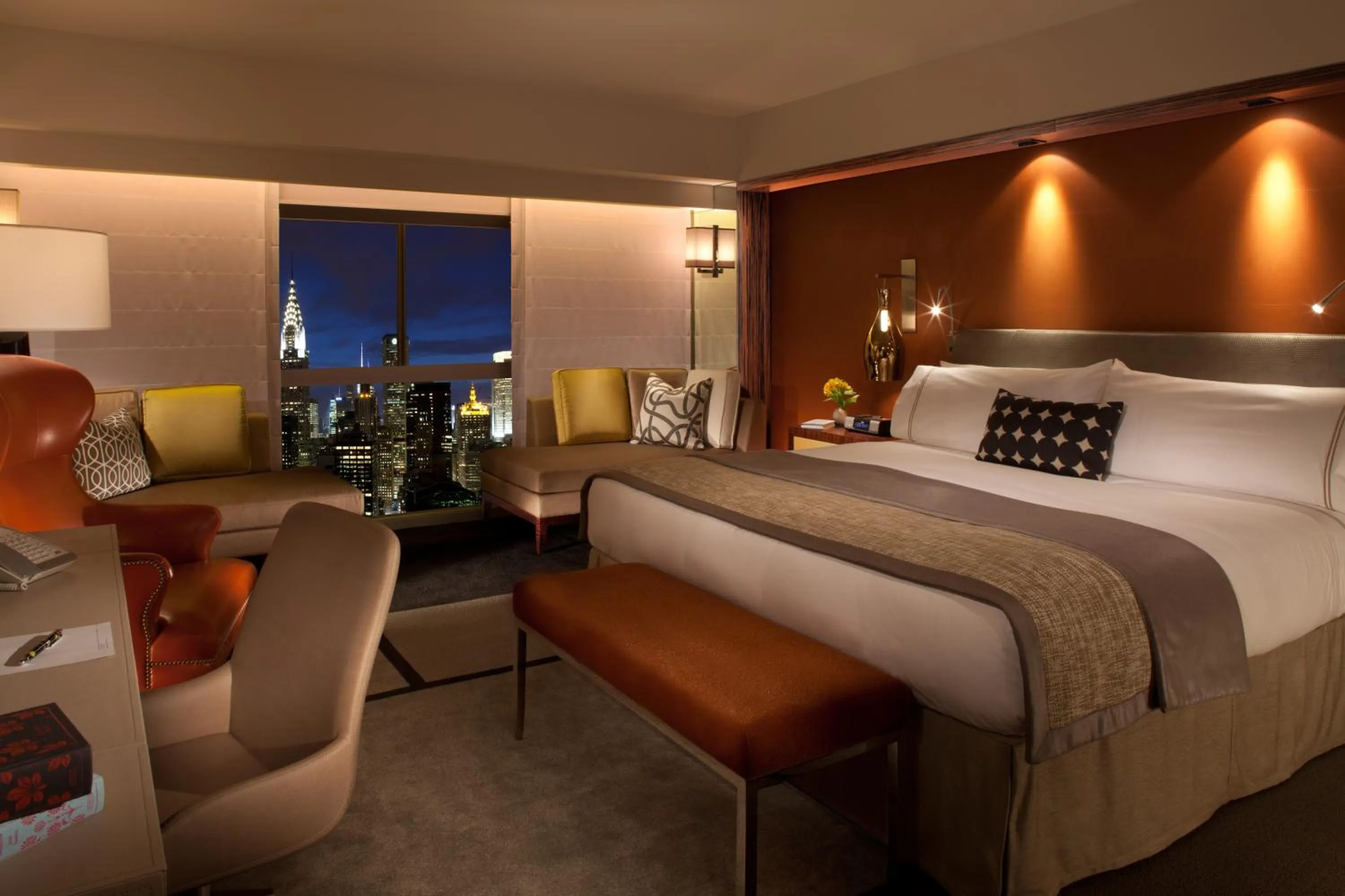Bedroom, Bed in Millennium Hilton New York One UN Plaza