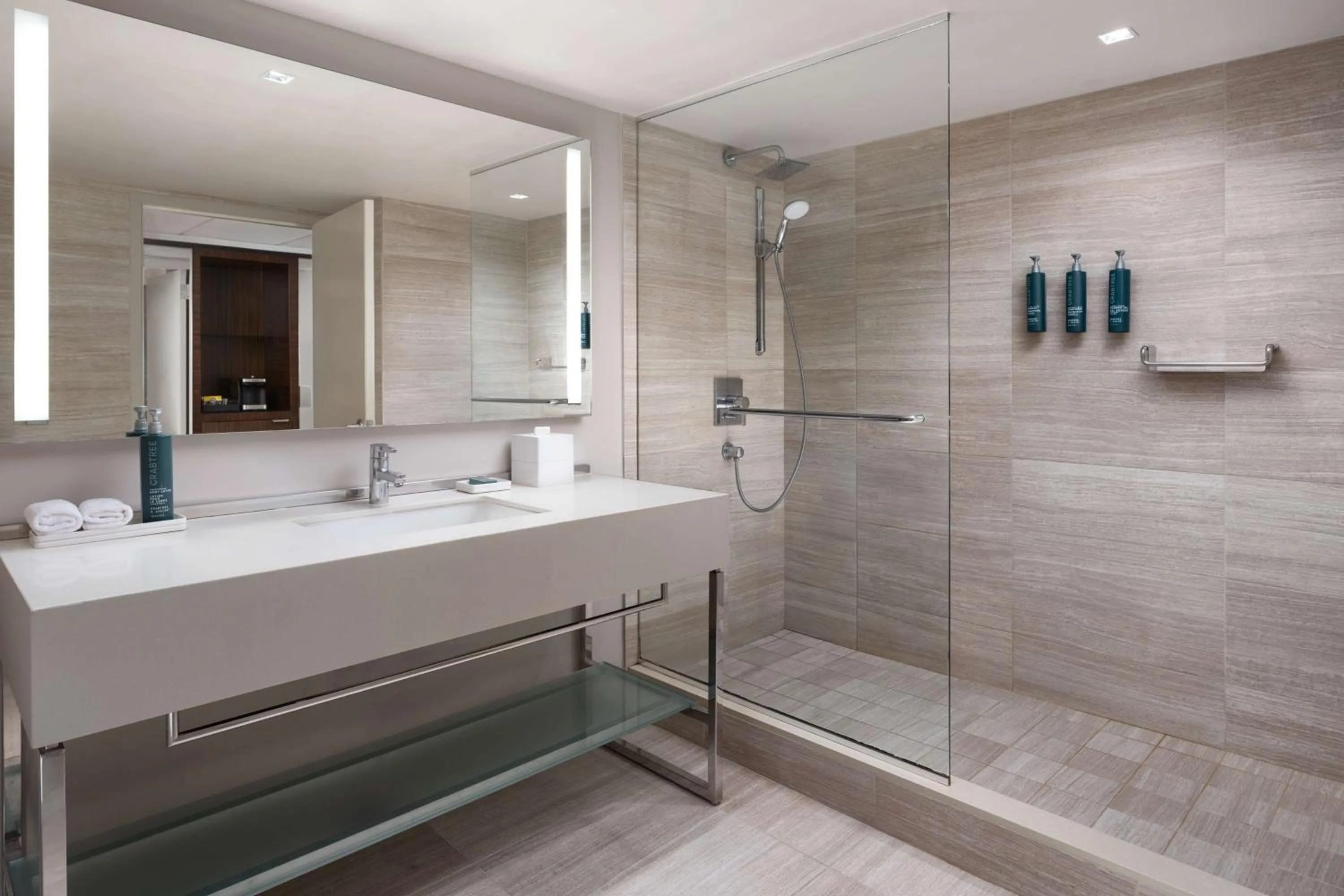 Bathroom in Millennium Hilton New York One UN Plaza