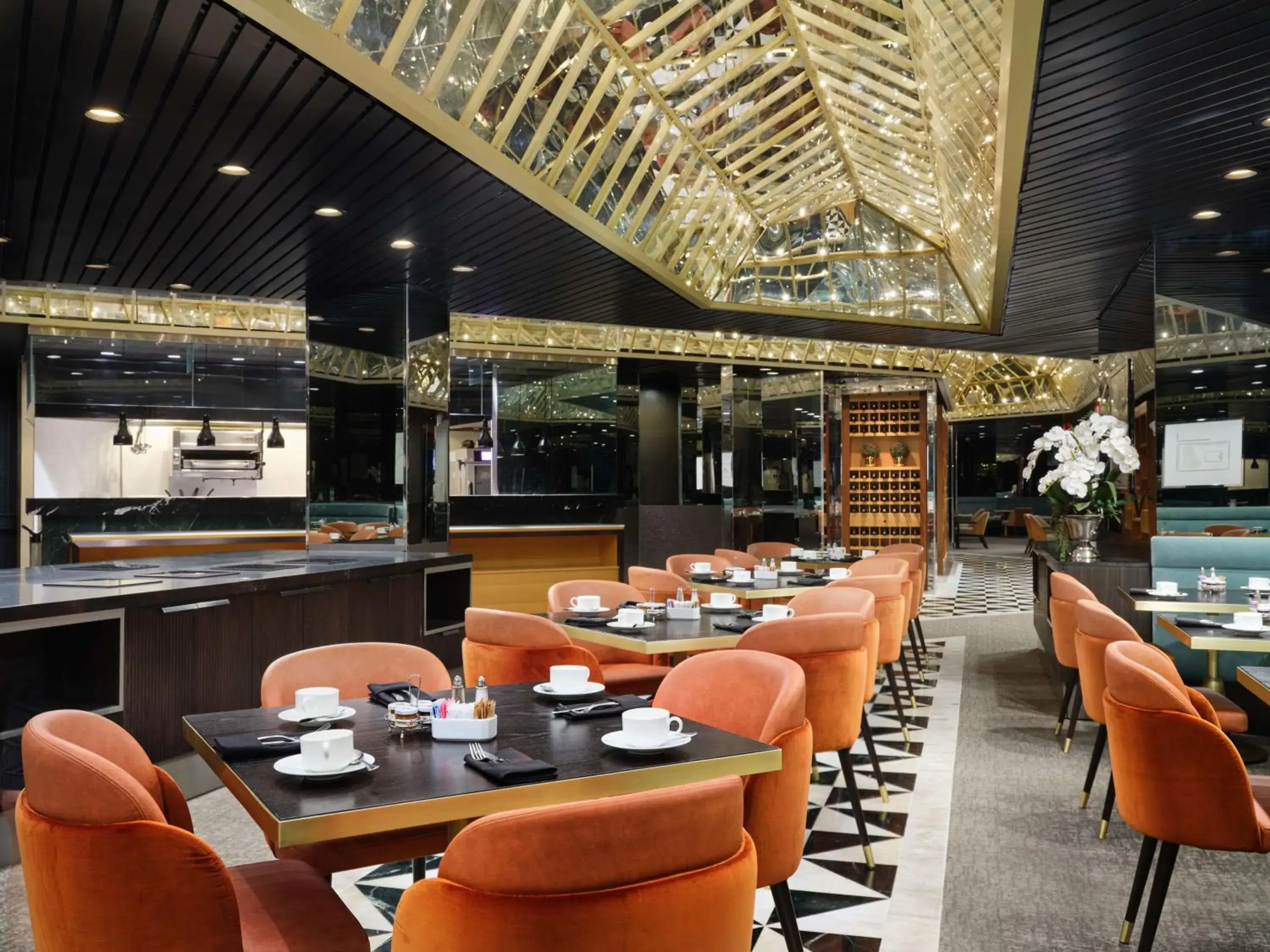 Restaurant/places to eat in Millennium Hilton New York One UN Plaza Restaurant/places to eat in Millennium Hilton New York One UN Plaza