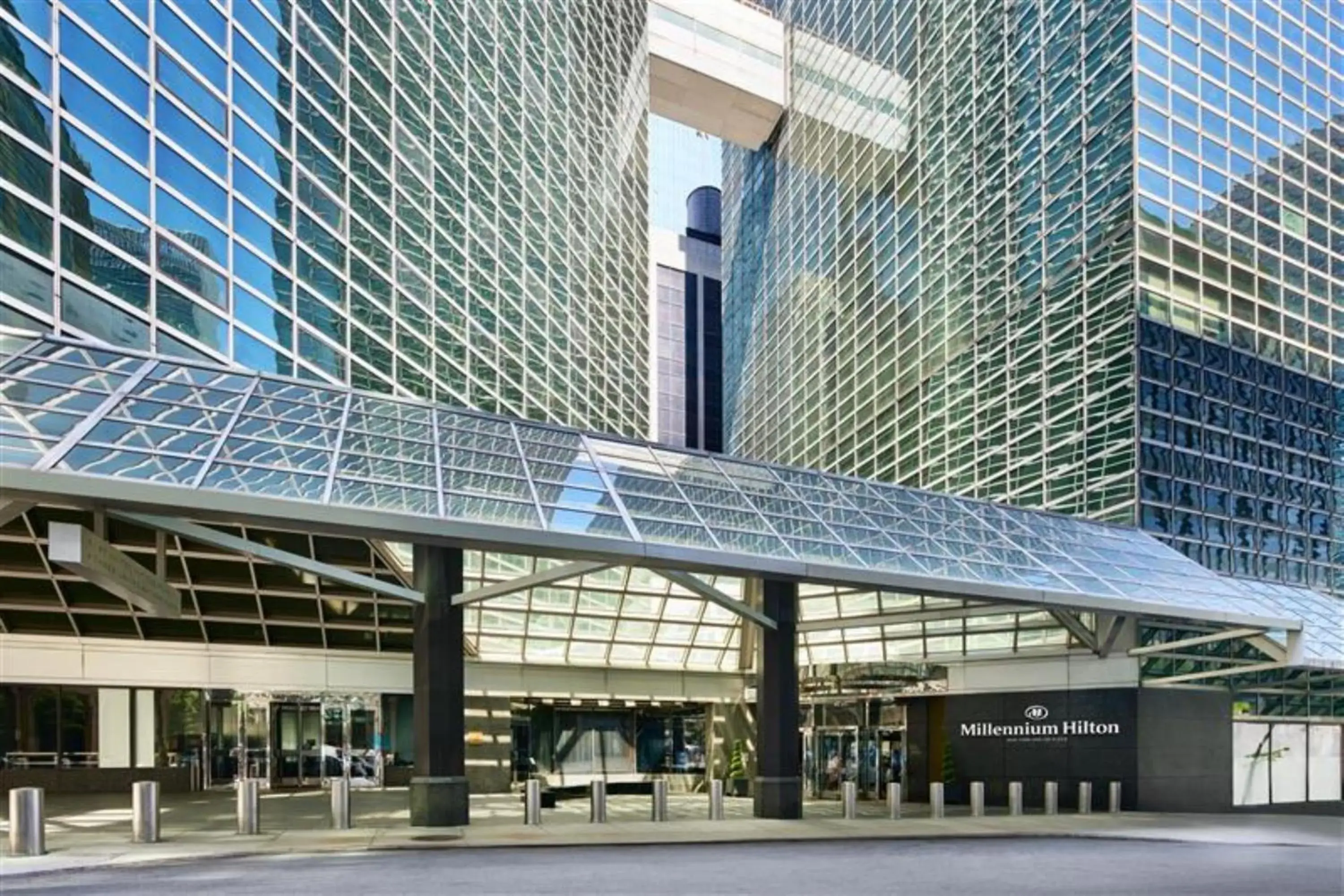 Property building in Millennium Hilton New York One UN Plaza Property building in Millennium Hilton New York One UN Plaza