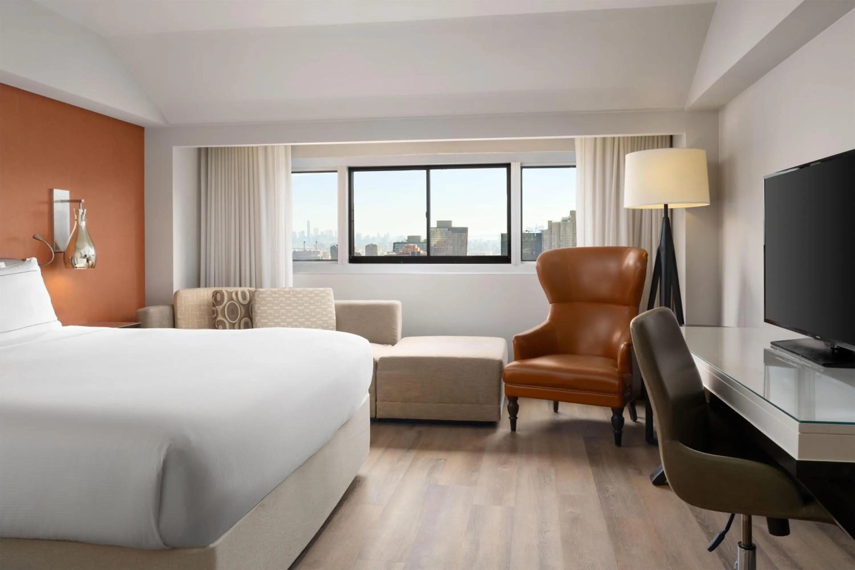 Bed in Millennium Hilton New York One UN Plaza