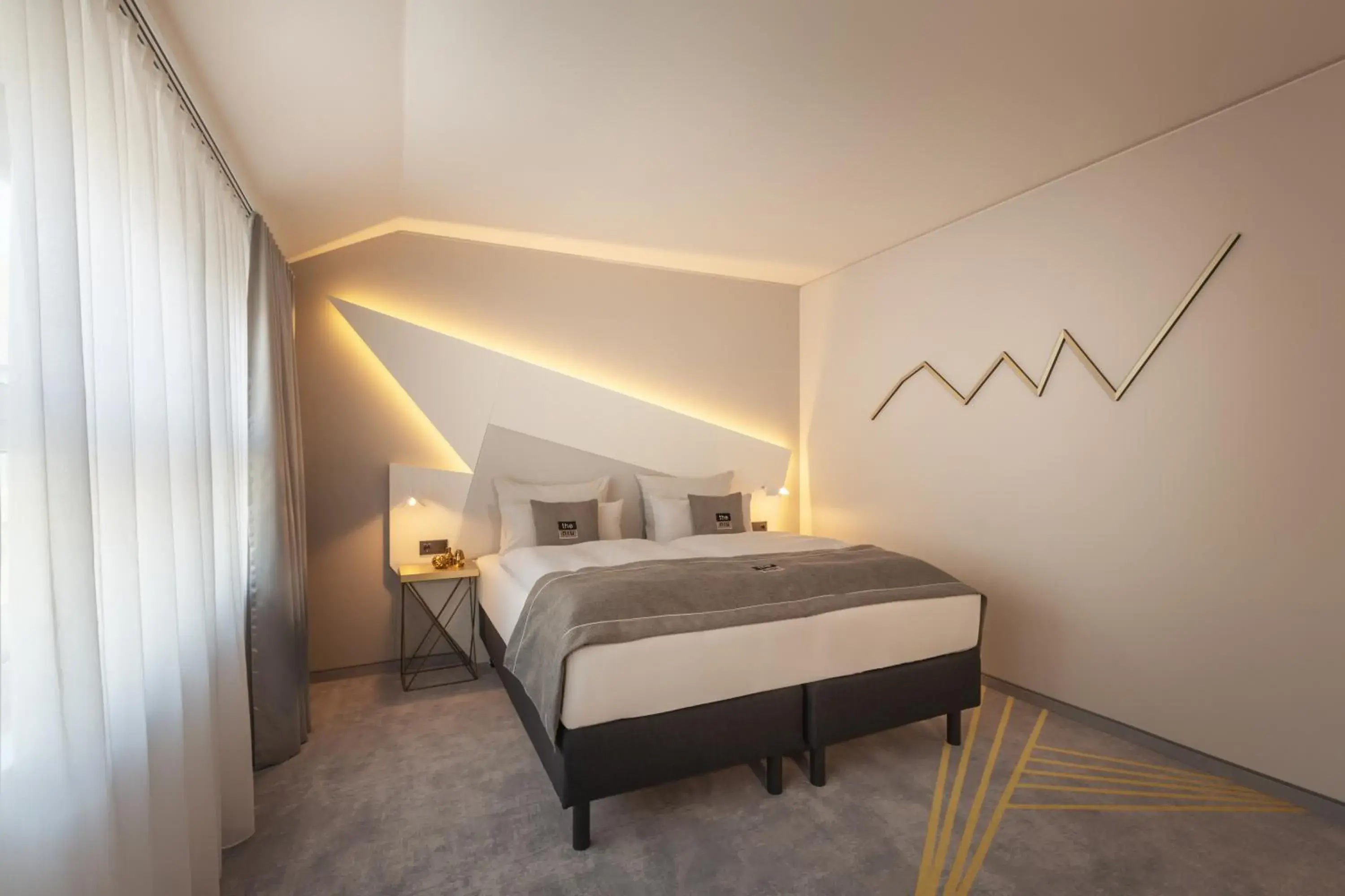 Bed in Holiday Inn - the niu, Coin Frankfurt Ostend by IHG Bed in Holiday Inn - the niu, Coin Frankfurt Ostend by IHG