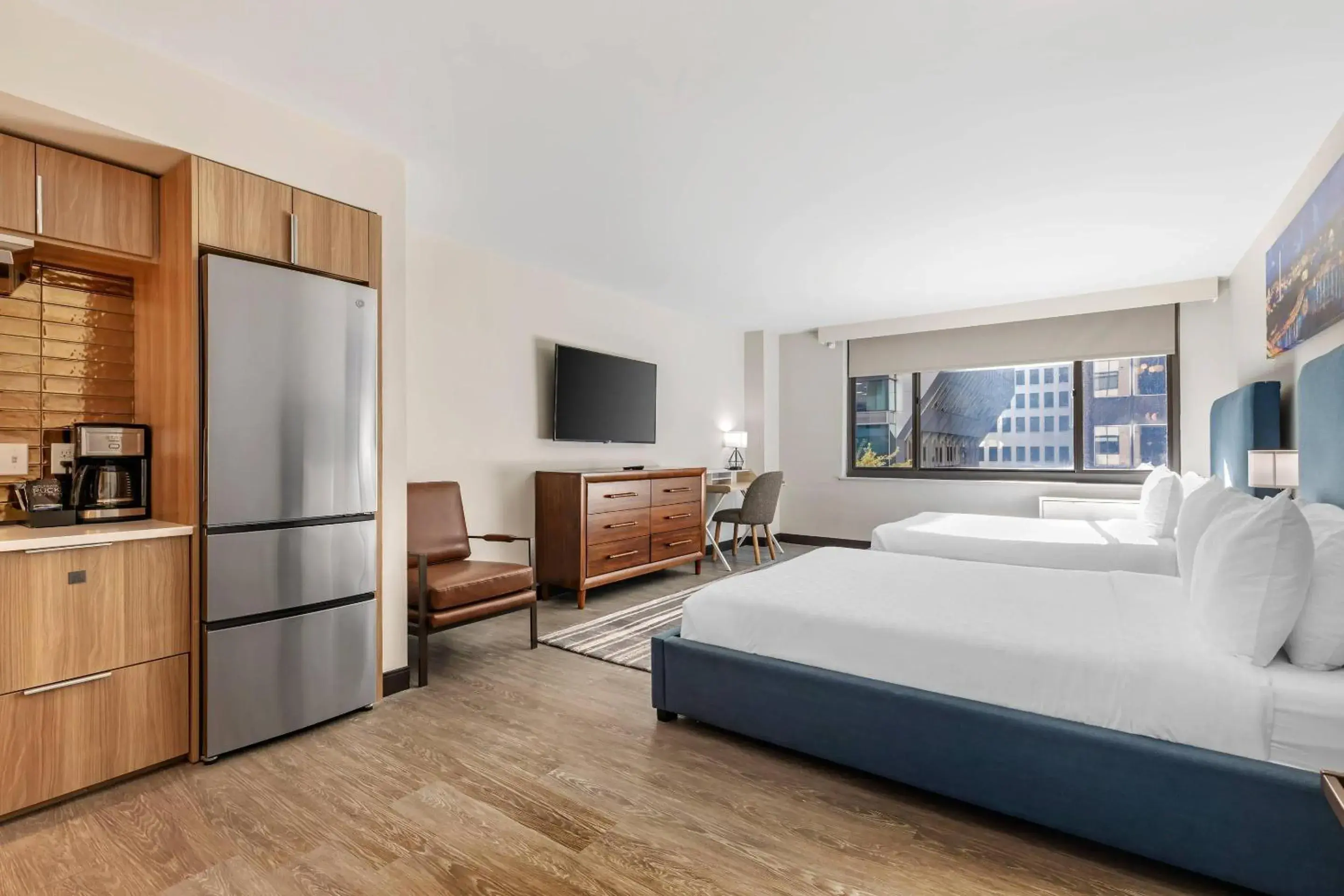 TV and multimedia, Bed in The Quincy, an Ascend Collection Hotel TV and multimedia, Bed in The Quincy, an Ascend Collection Hotel