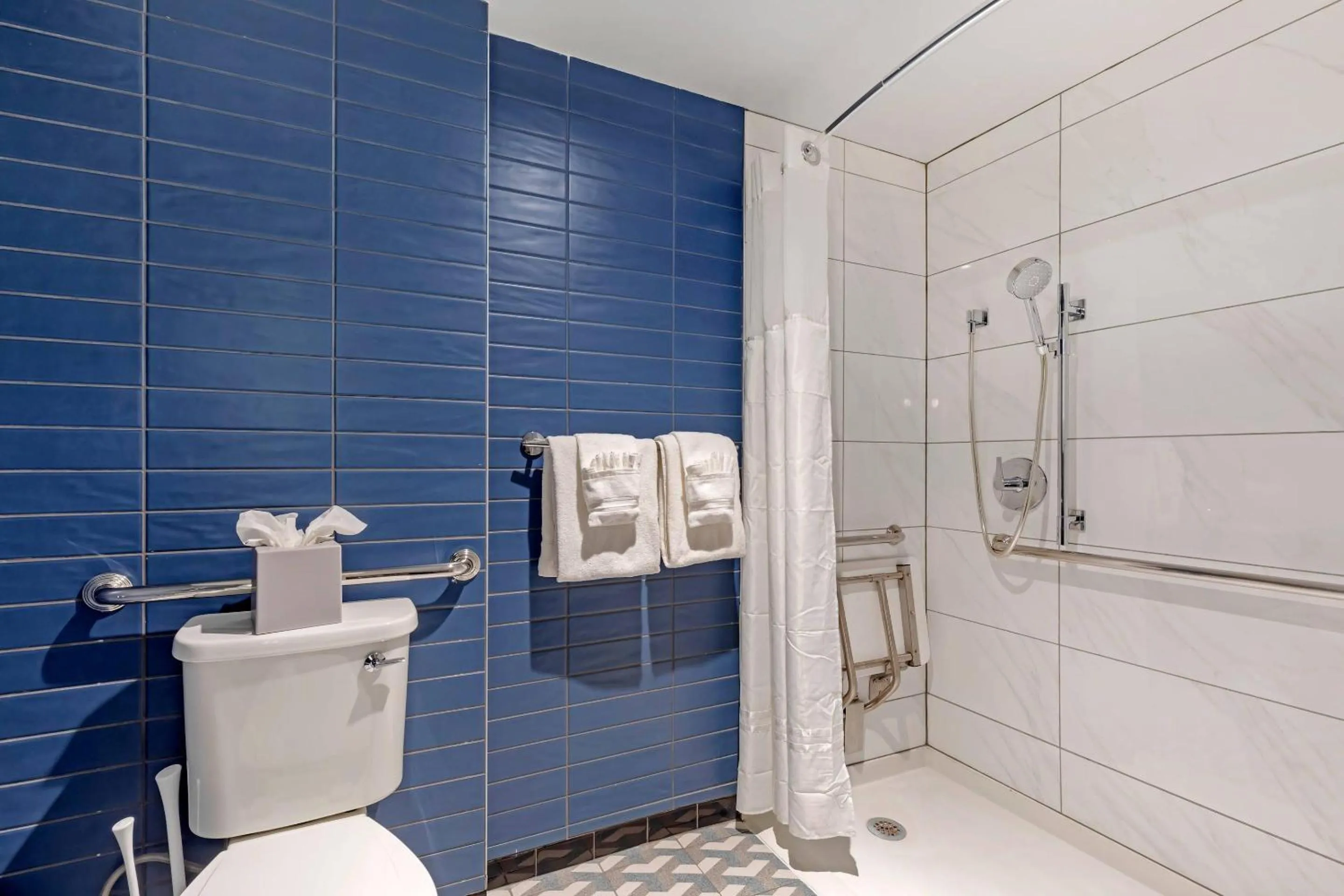 Bathroom in The Quincy, an Ascend Collection Hotel