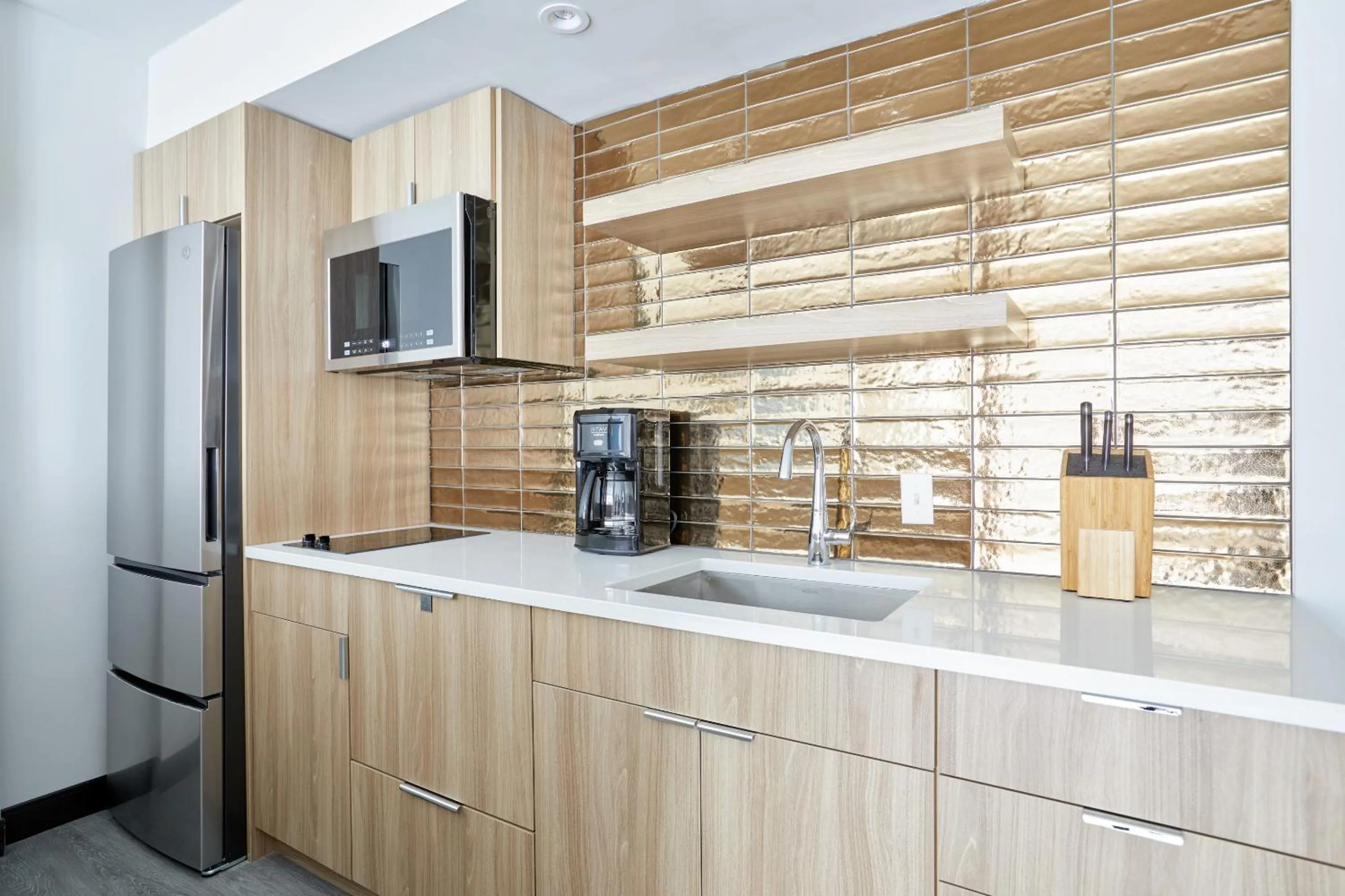 kitchen in The Quincy, an Ascend Collection Hotel