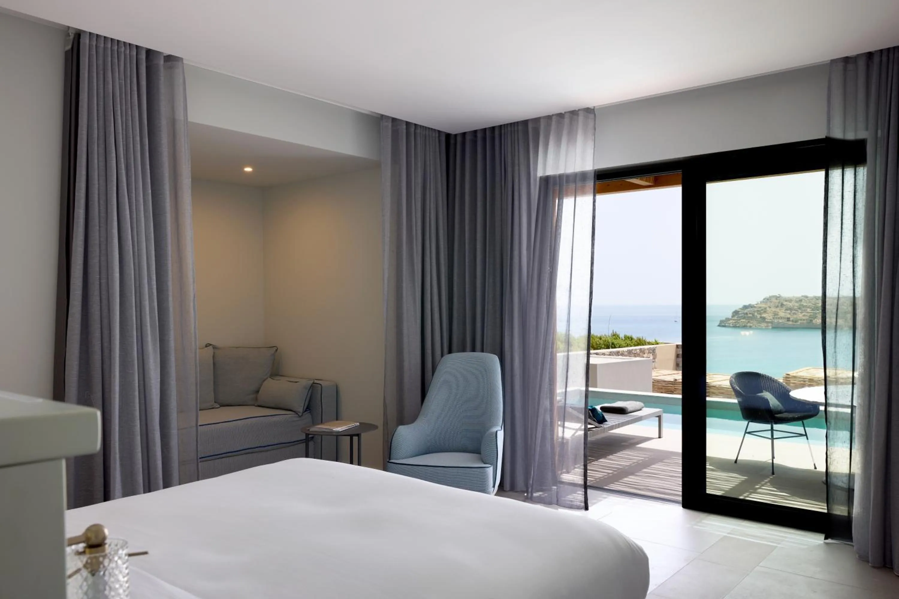 Bed in Cayo Exclusive Resort & Spa