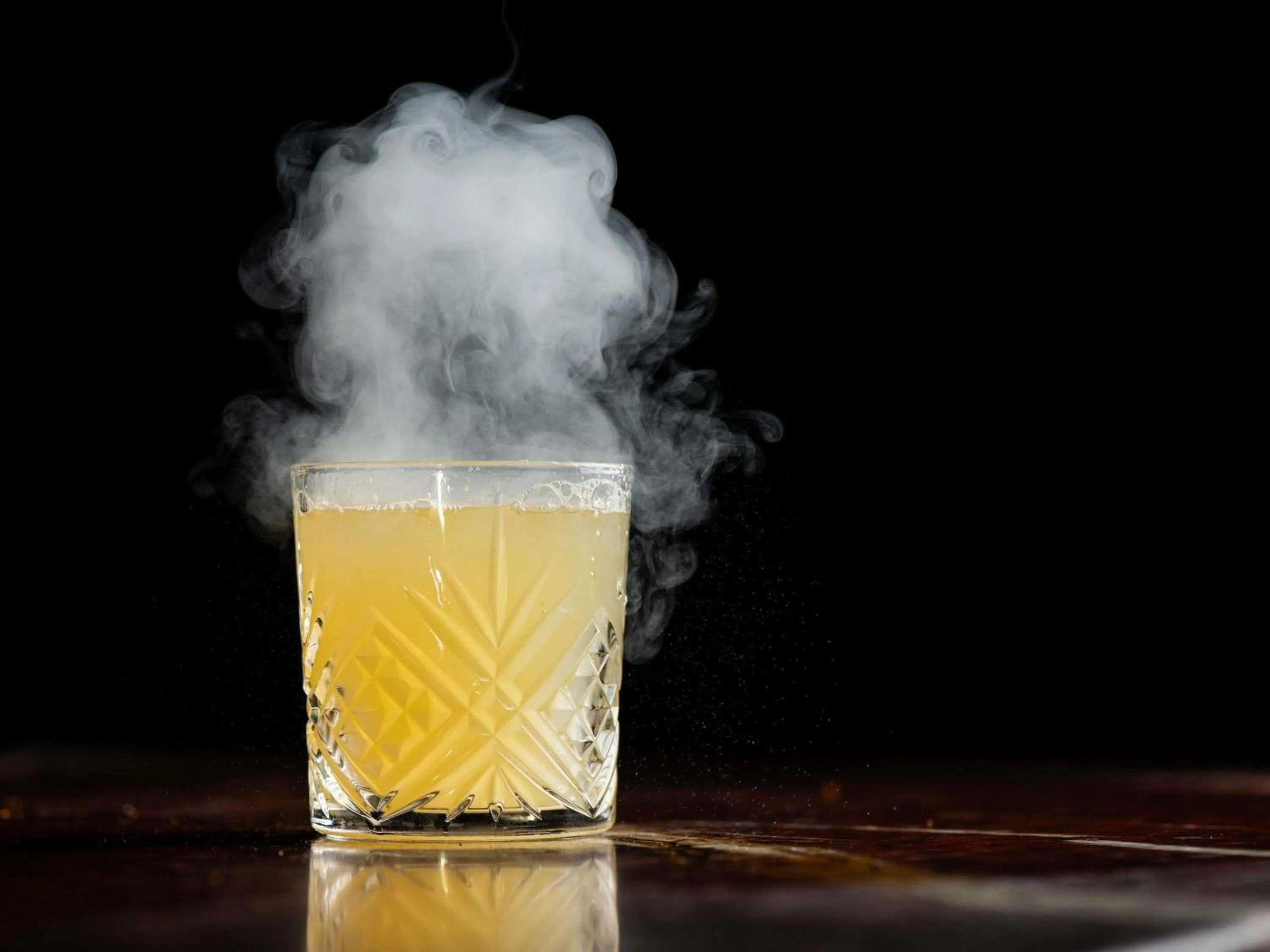 Lounge or bar in Hotel Sofitel Los Angeles at Beverly Hills