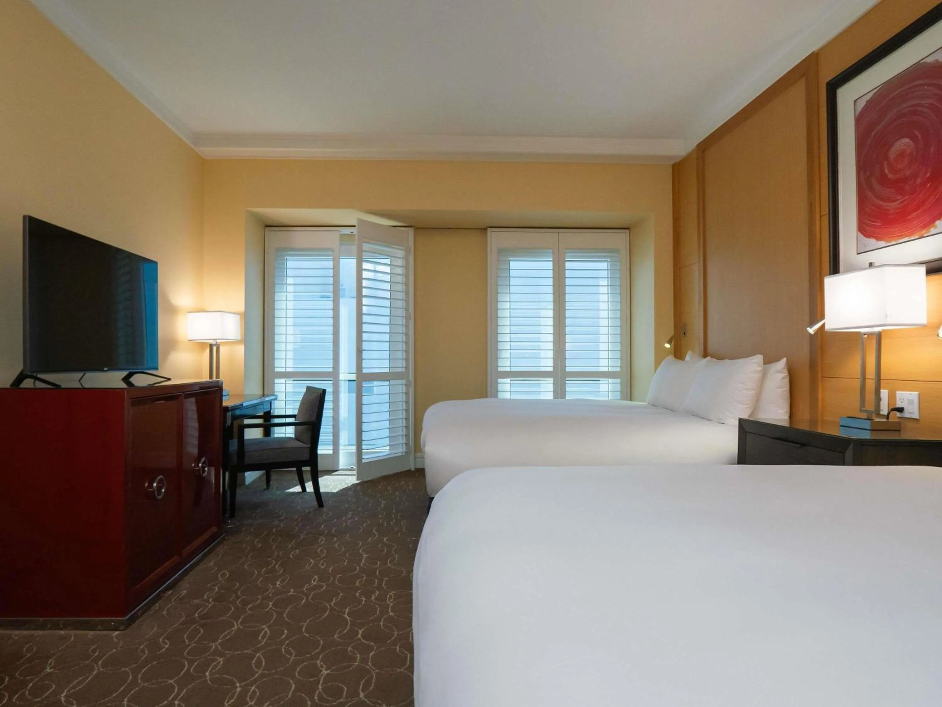 Superior Queen Room with Two Queen Beds and Street View in Hotel Sofitel Los Angeles at Beverly Hills