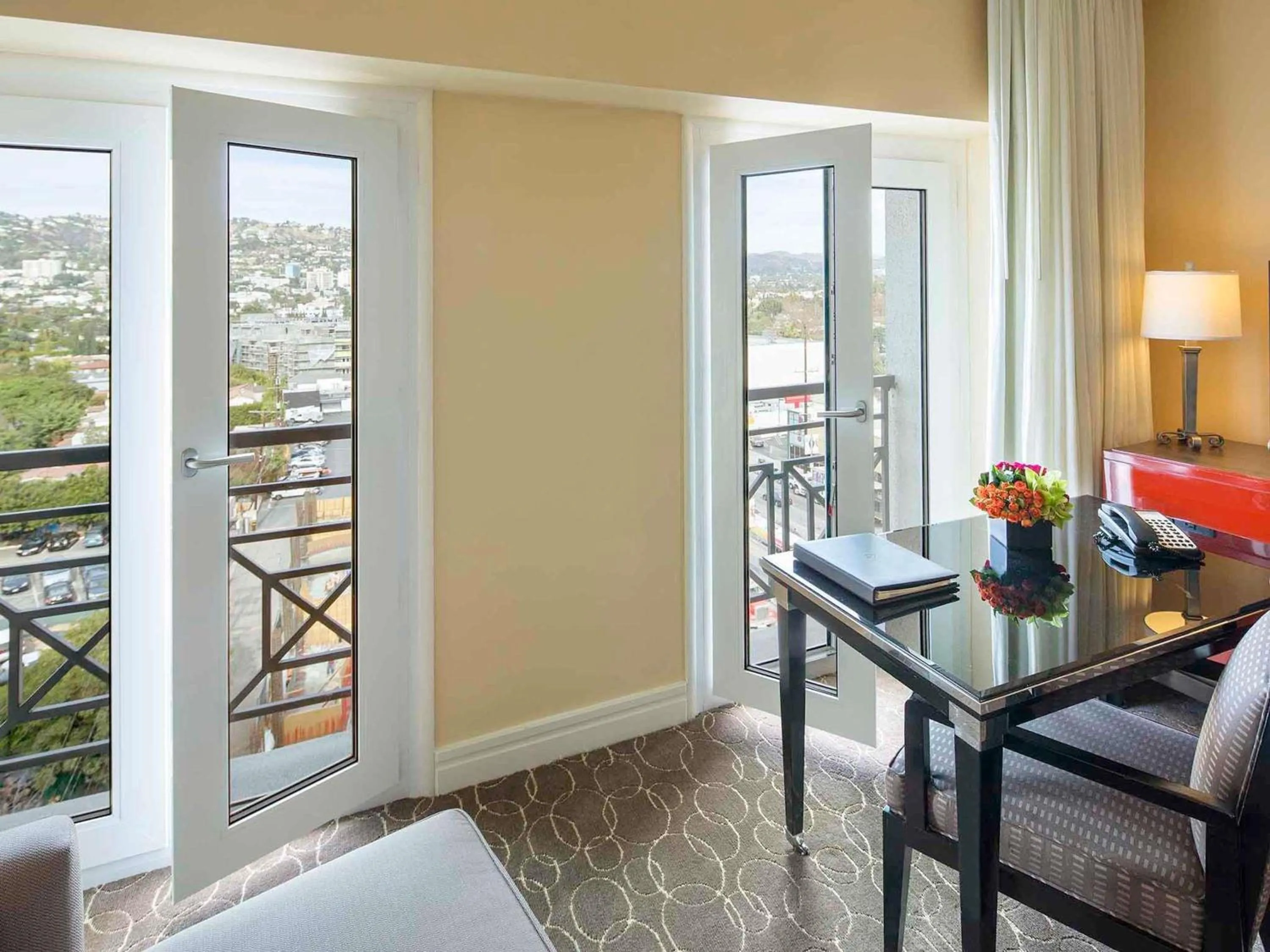 Photo of the whole room in Hotel Sofitel Los Angeles at Beverly Hills