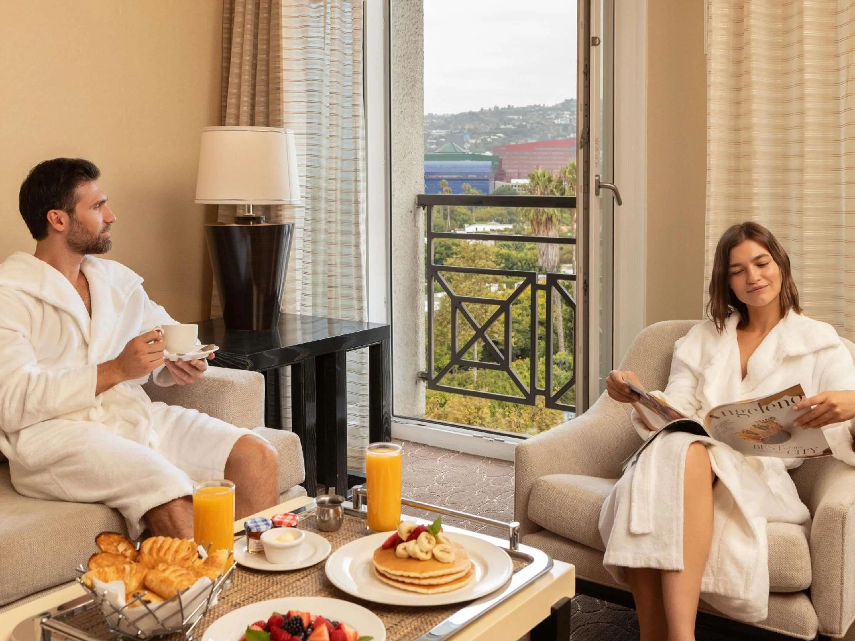 Hollywood King Suite with Hollywood Hills View in Hotel Sofitel Los Angeles at Beverly Hills