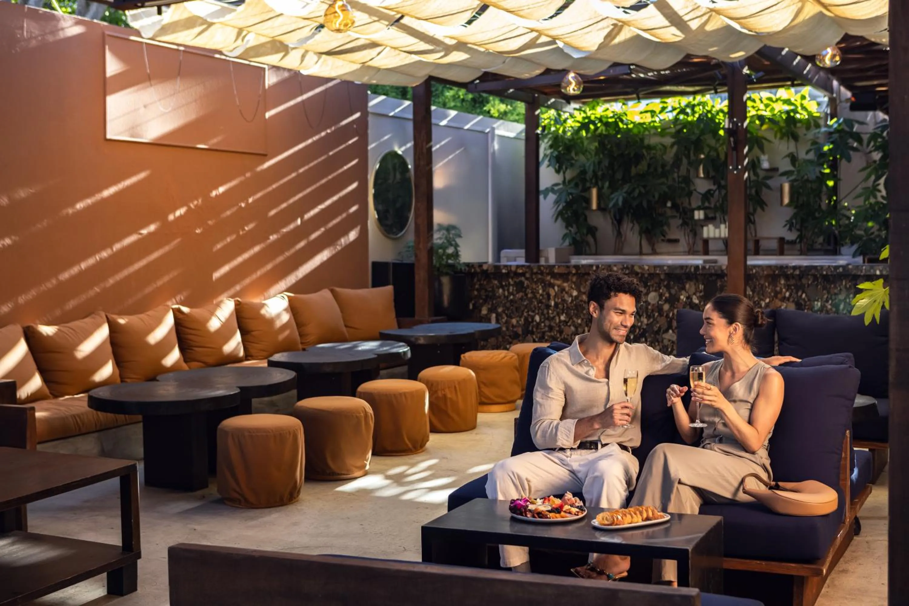 Patio in Hotel Sofitel Los Angeles at Beverly Hills