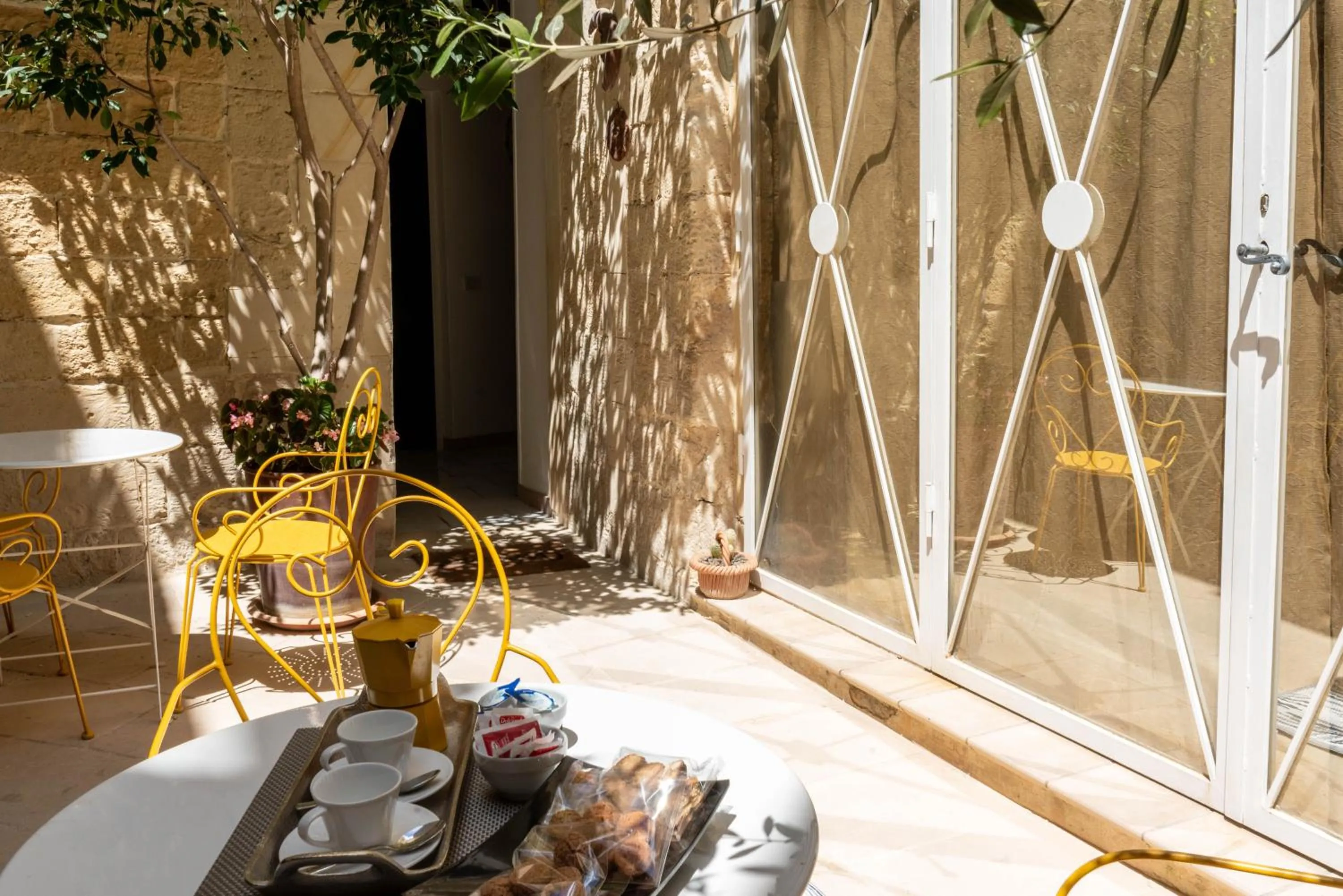 Patio in B&B Corte dei Memoli di Margiotta Giuseppina