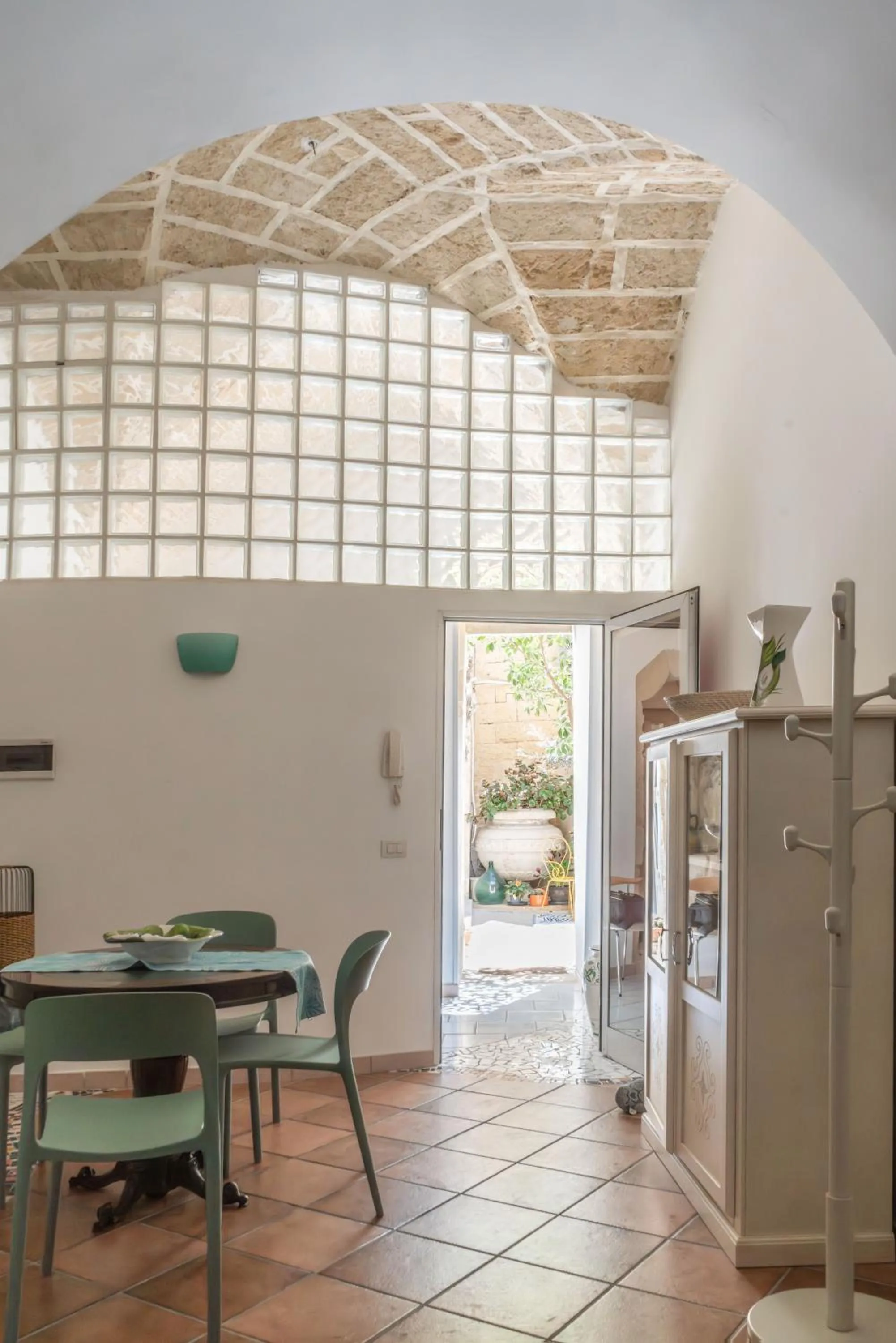 Dining area in B&B Corte dei Memoli di Margiotta Giuseppina