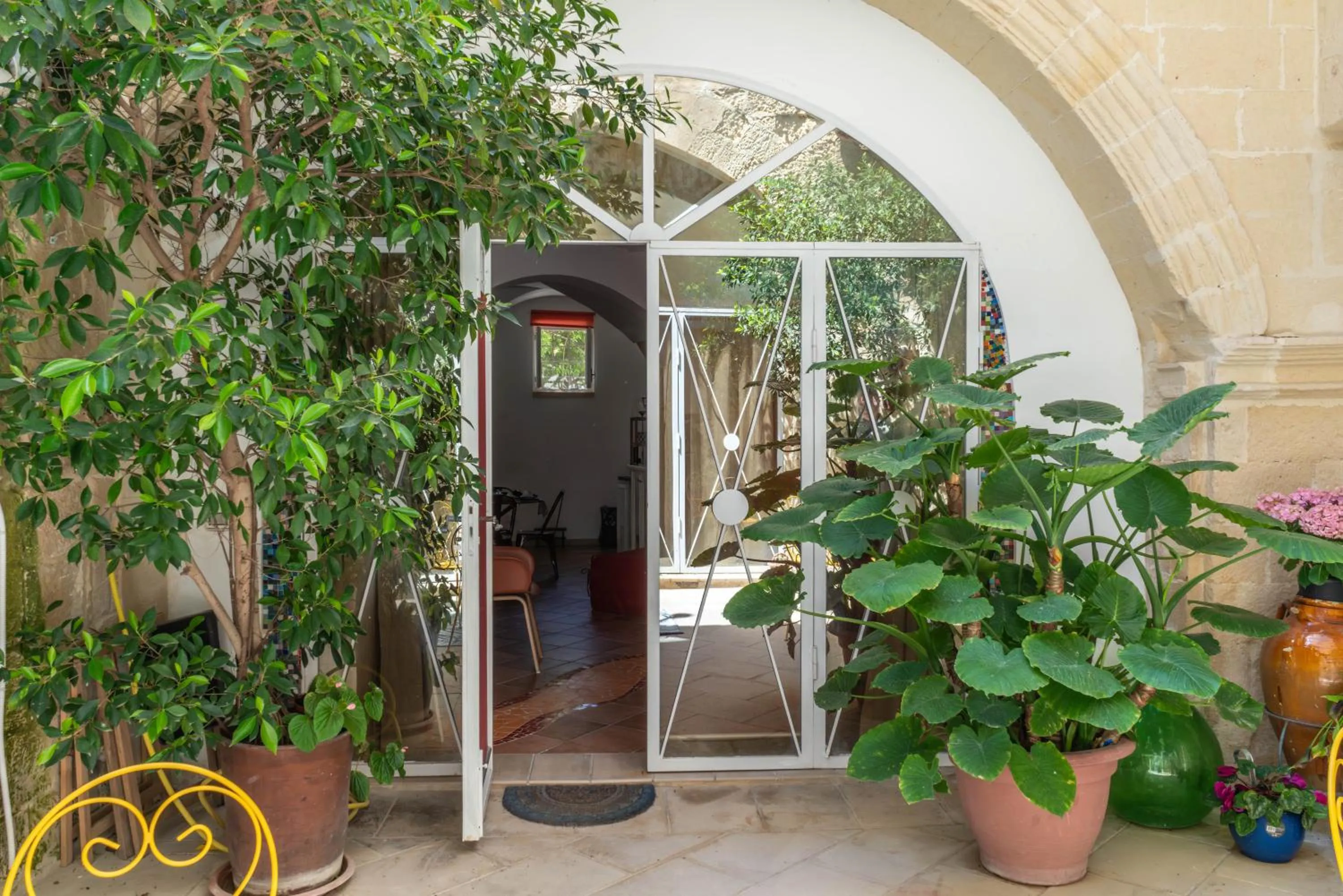 Patio in B&B Corte dei Memoli di Margiotta Giuseppina