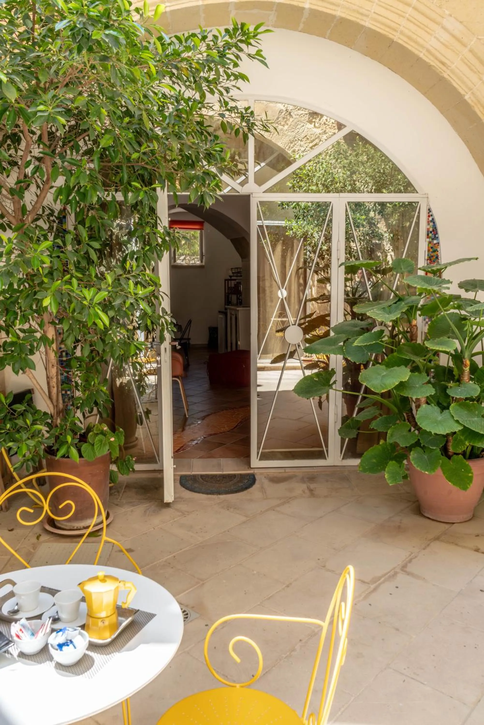 Patio in B&B Corte dei Memoli di Margiotta Giuseppina