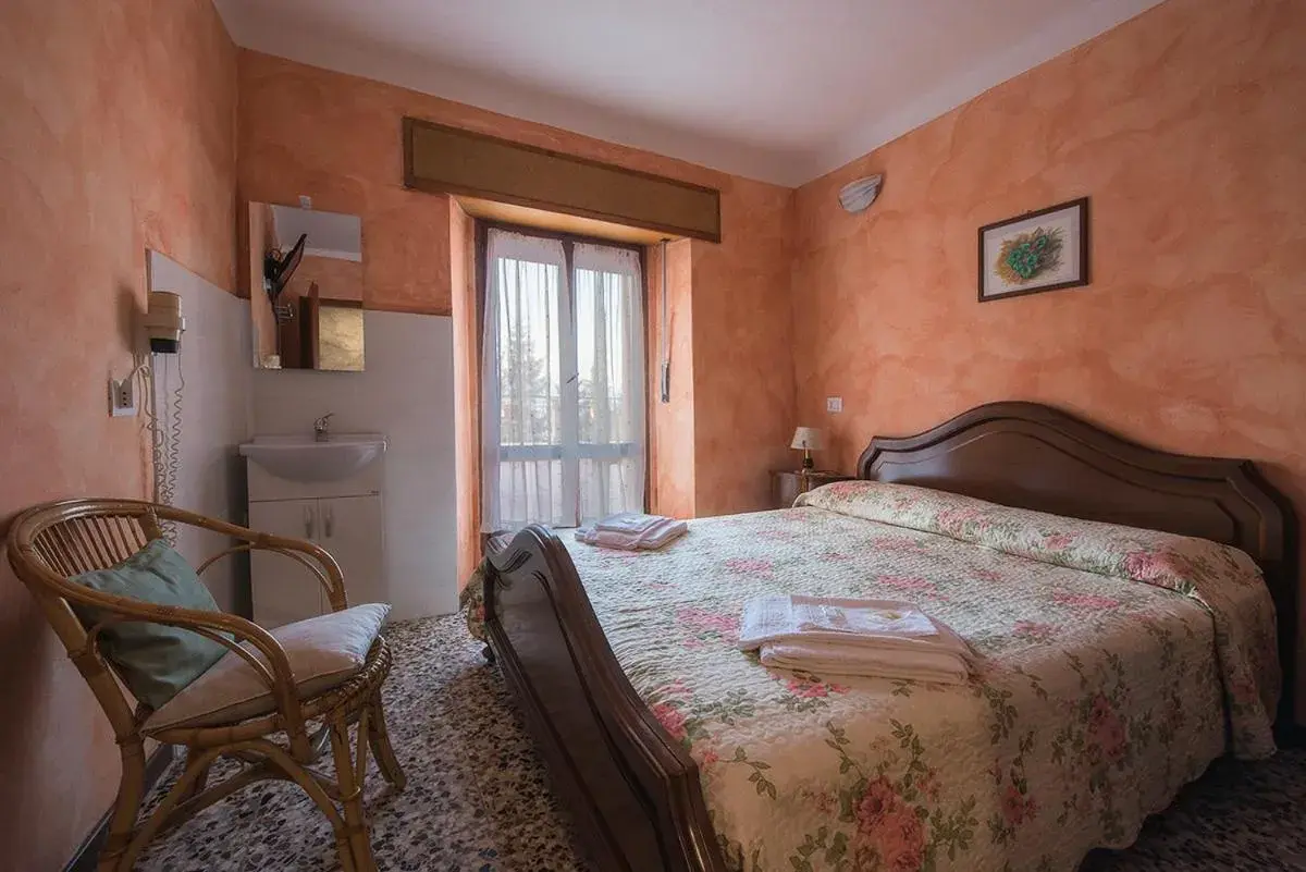 Double Room with Shared Bathroom in Baita Carla Double Room with Shared Bathroom in Baita Carla