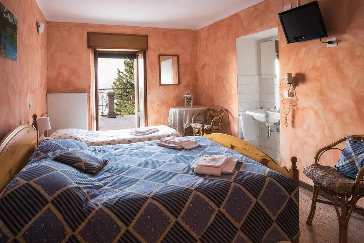 Family Room with Shared Bathroom in Baita Carla Family Room with Shared Bathroom in Baita Carla