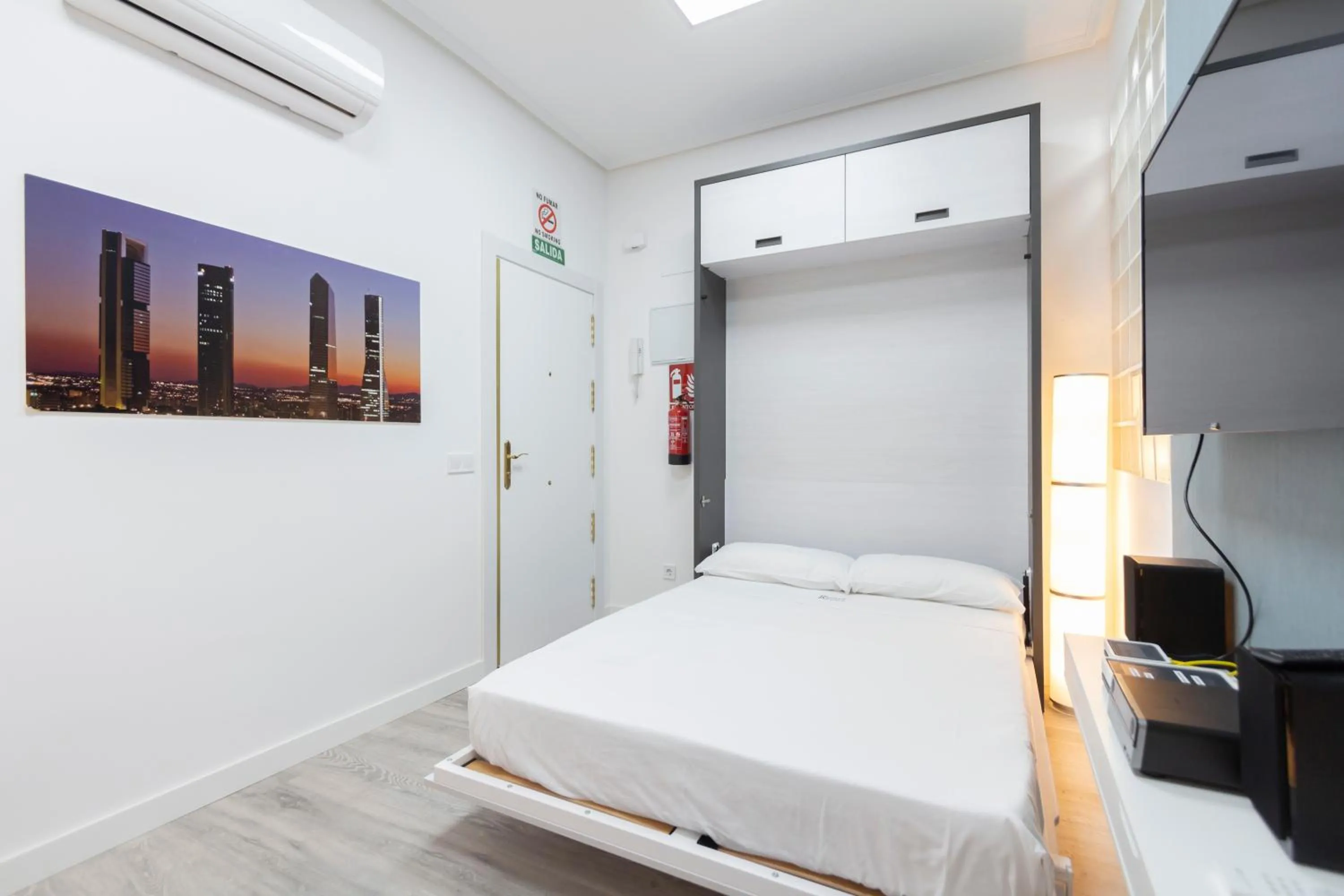 Living room, Bed in Plaza Mayor Apartment