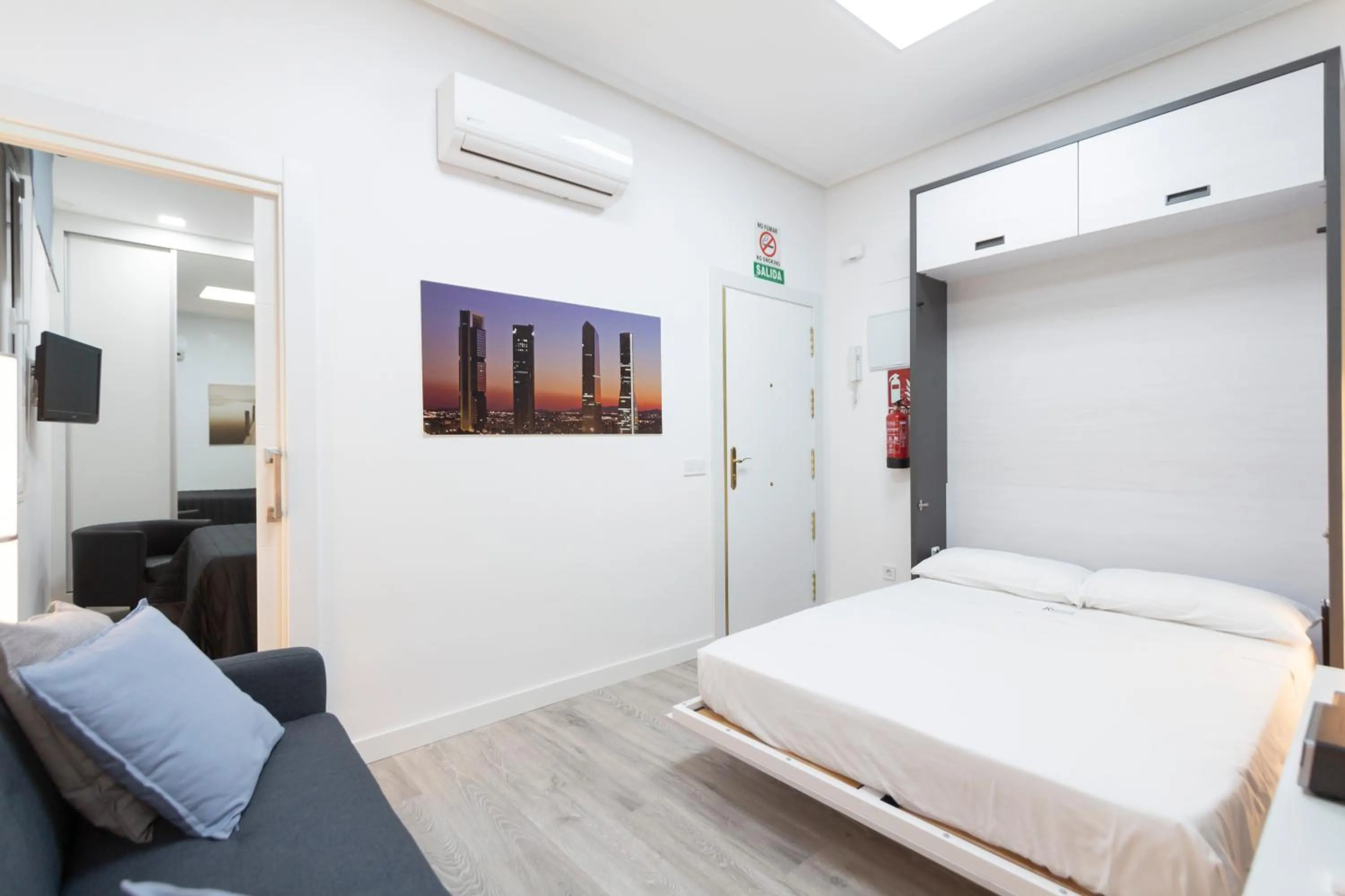 Living room, Bed in Plaza Mayor Apartment